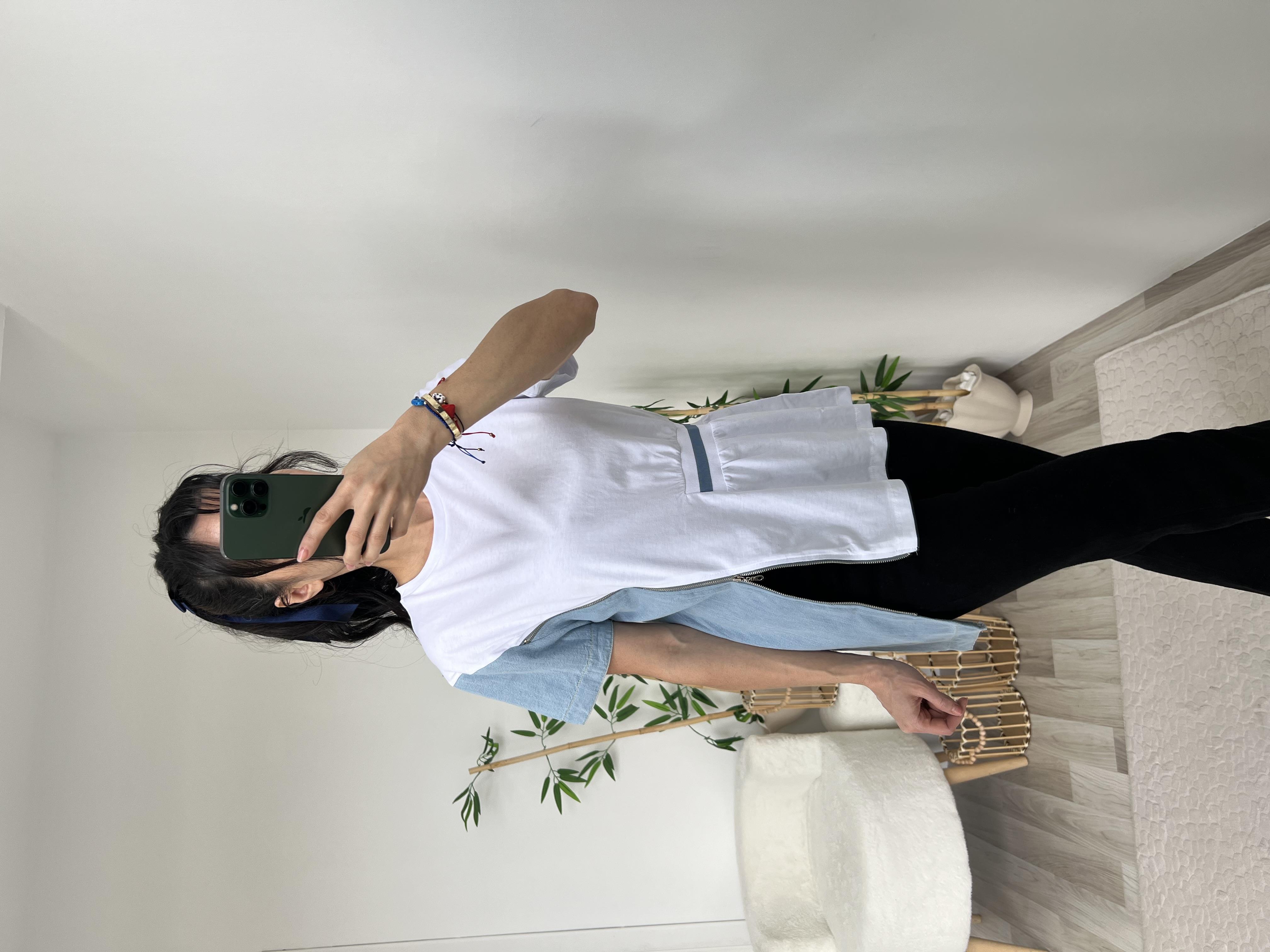 Beyaz Jean Detaylı Tişört