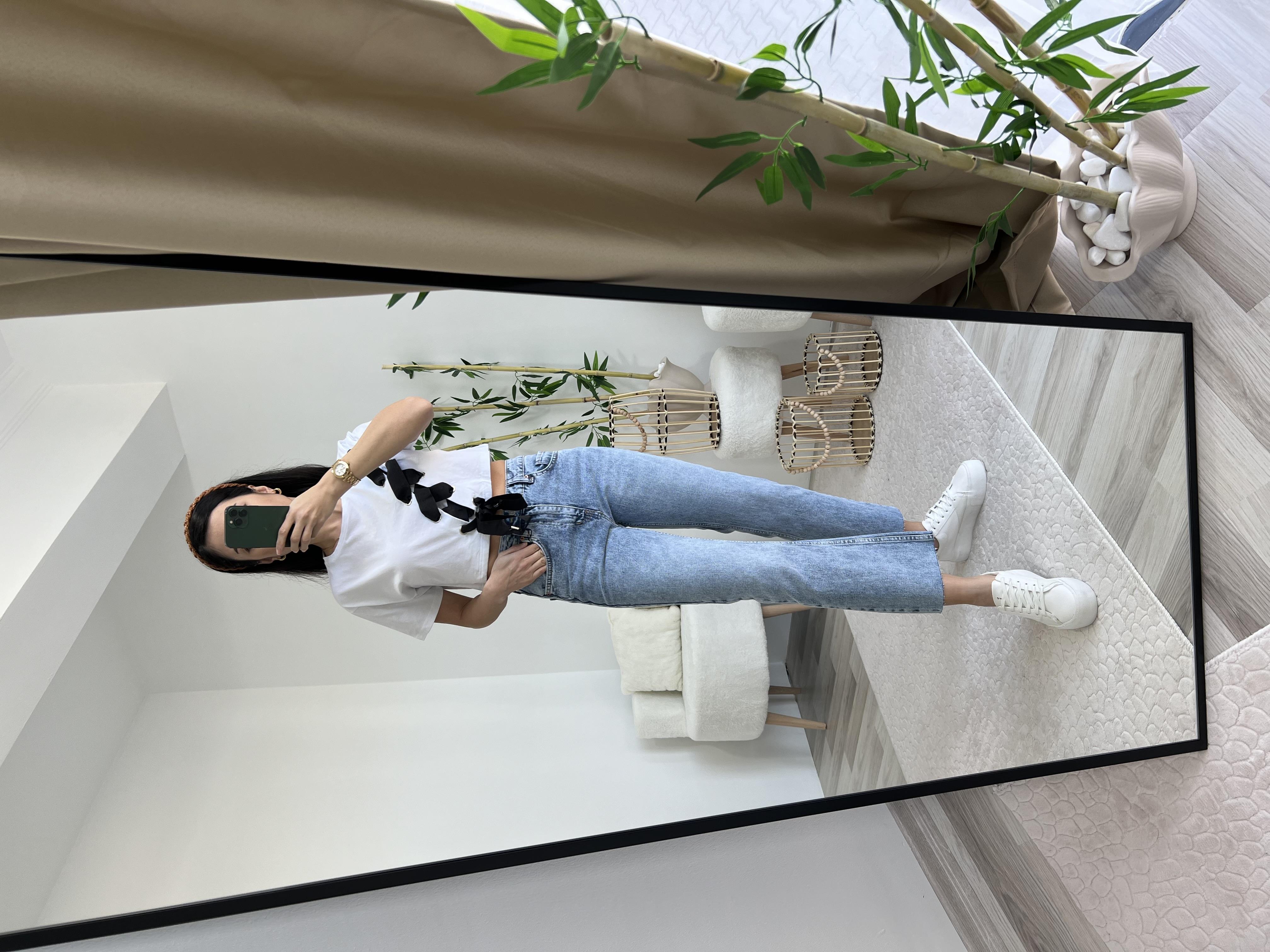 BEYAZ TASARIM CROP TİŞÖRT