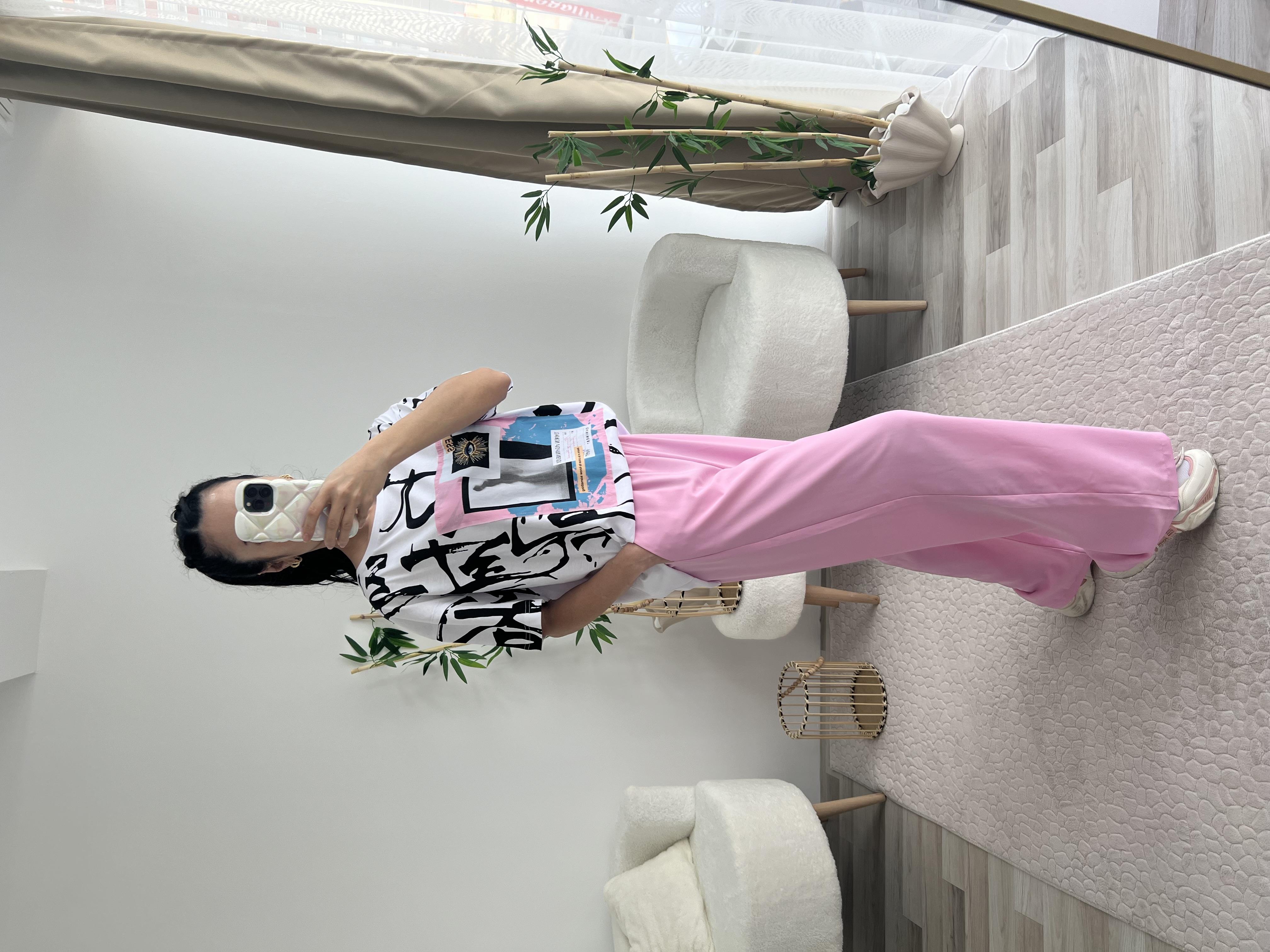 Beyaz Üzeri Renk Geçişli Tasarım Tişört 