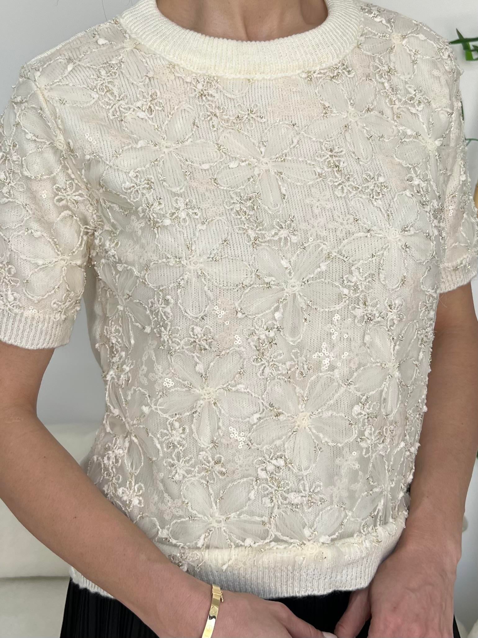 Çiçek Aplikeli Krem Rengi Triko Bluz