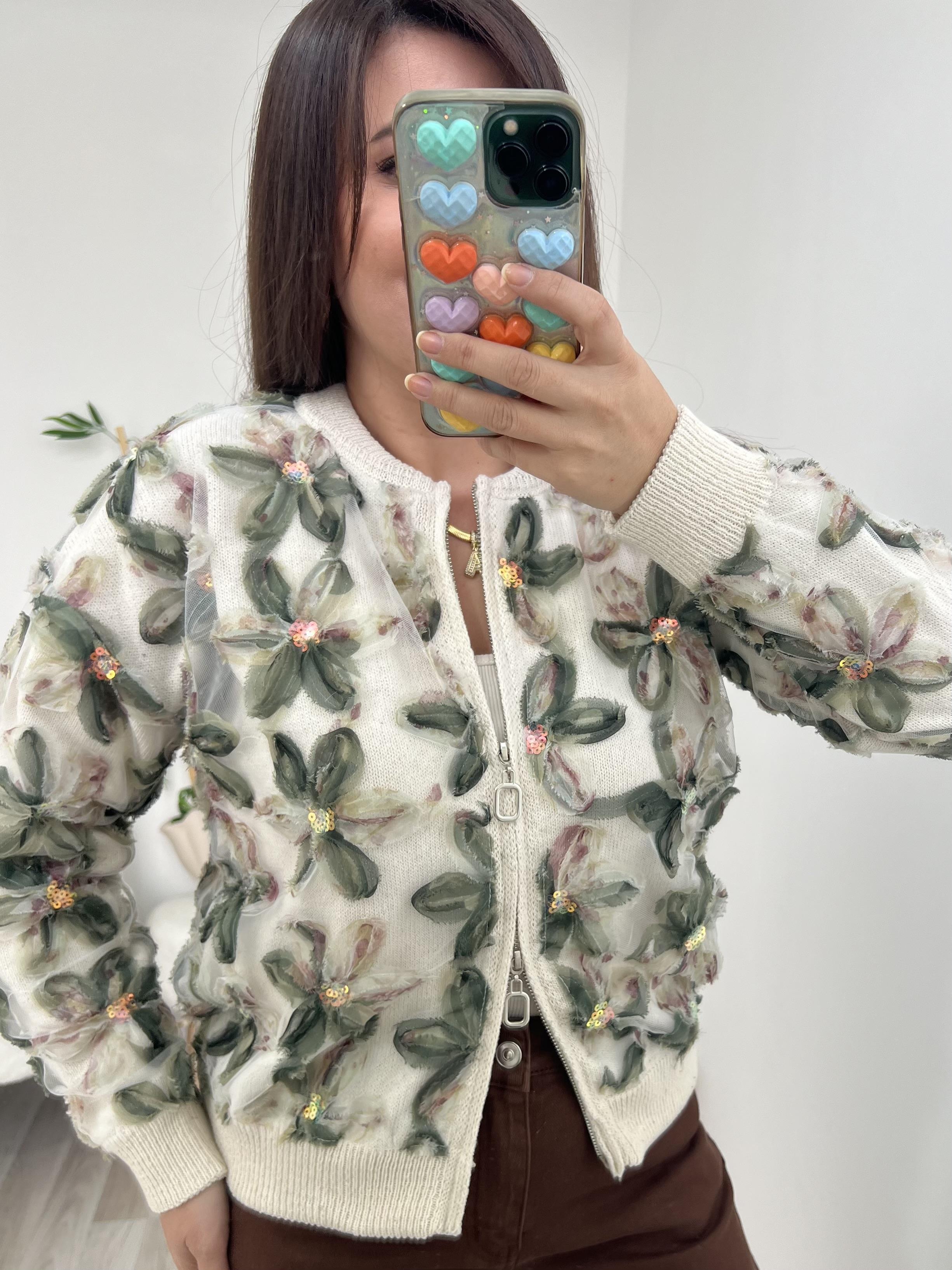 Çiçek Detaylı Tasarım Hırka