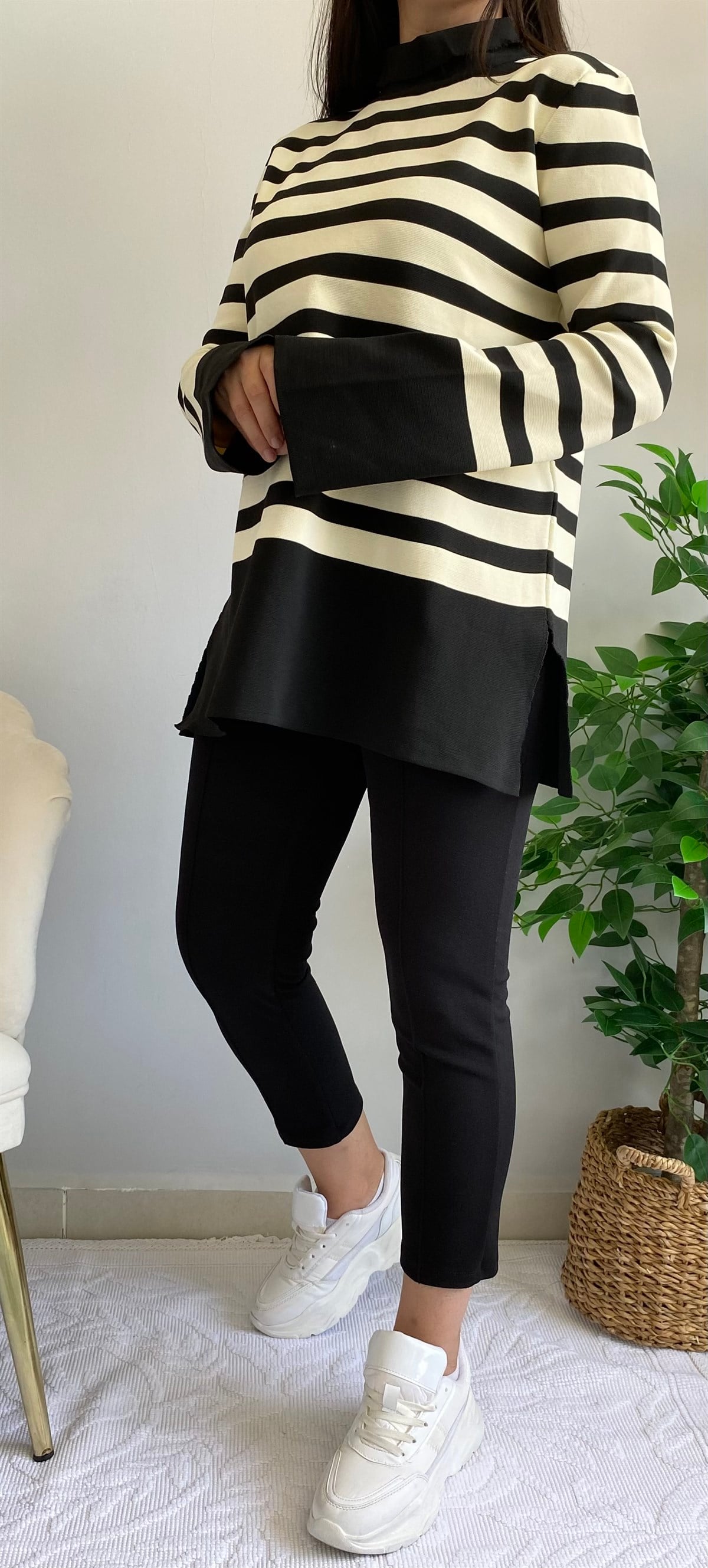 DİK YAKA YIRTMAÇLI ÇİZGİLİ TUNİK KAZAK