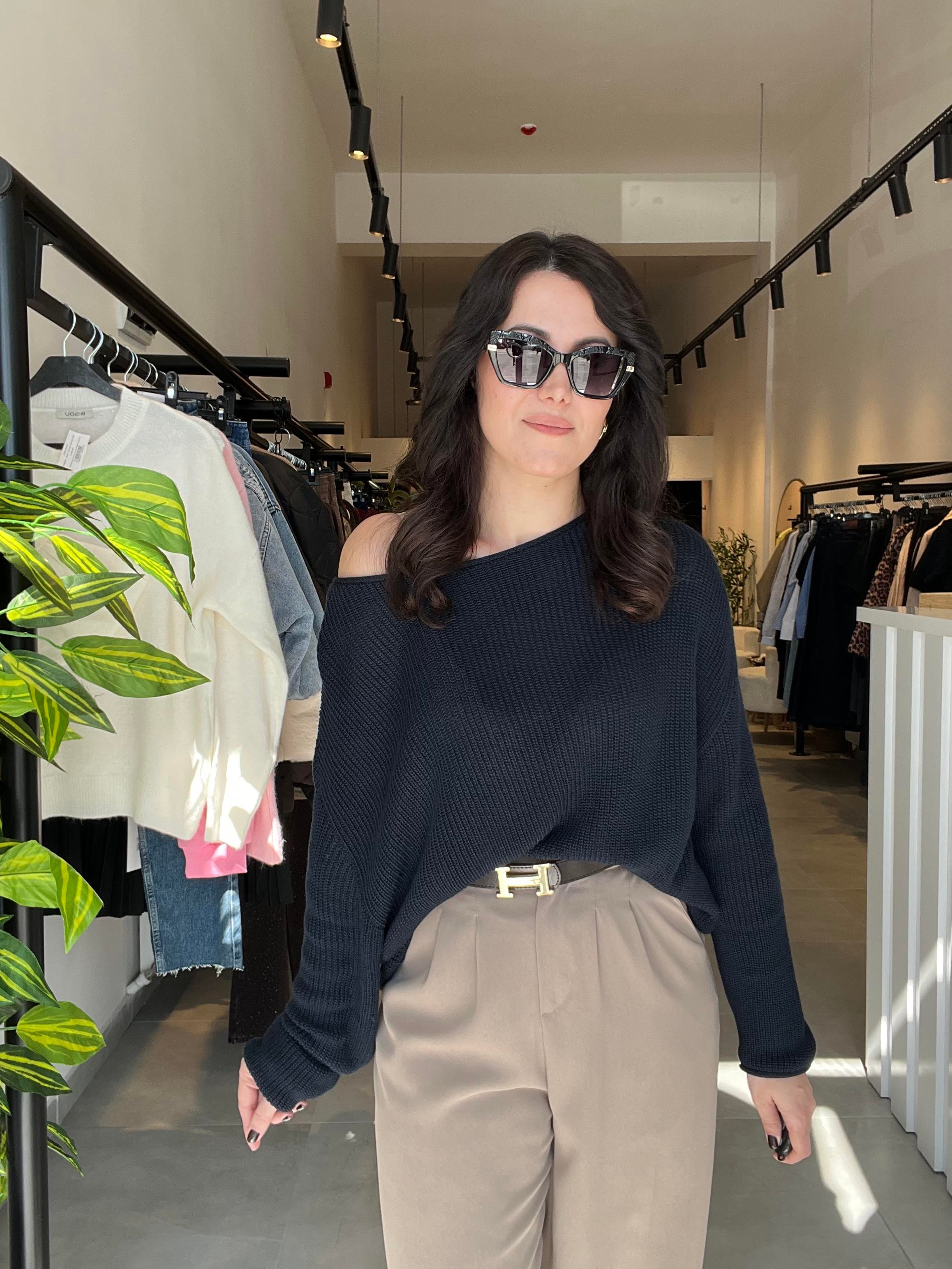 Dilvin Lacivert Oval Yaka Triko Bluz