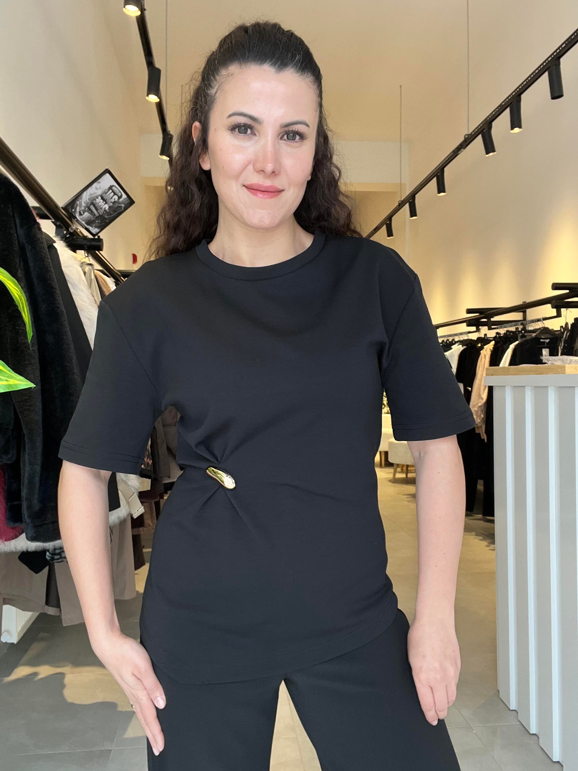 Dilvin Siyah Gold Toka Detaylı Bluz