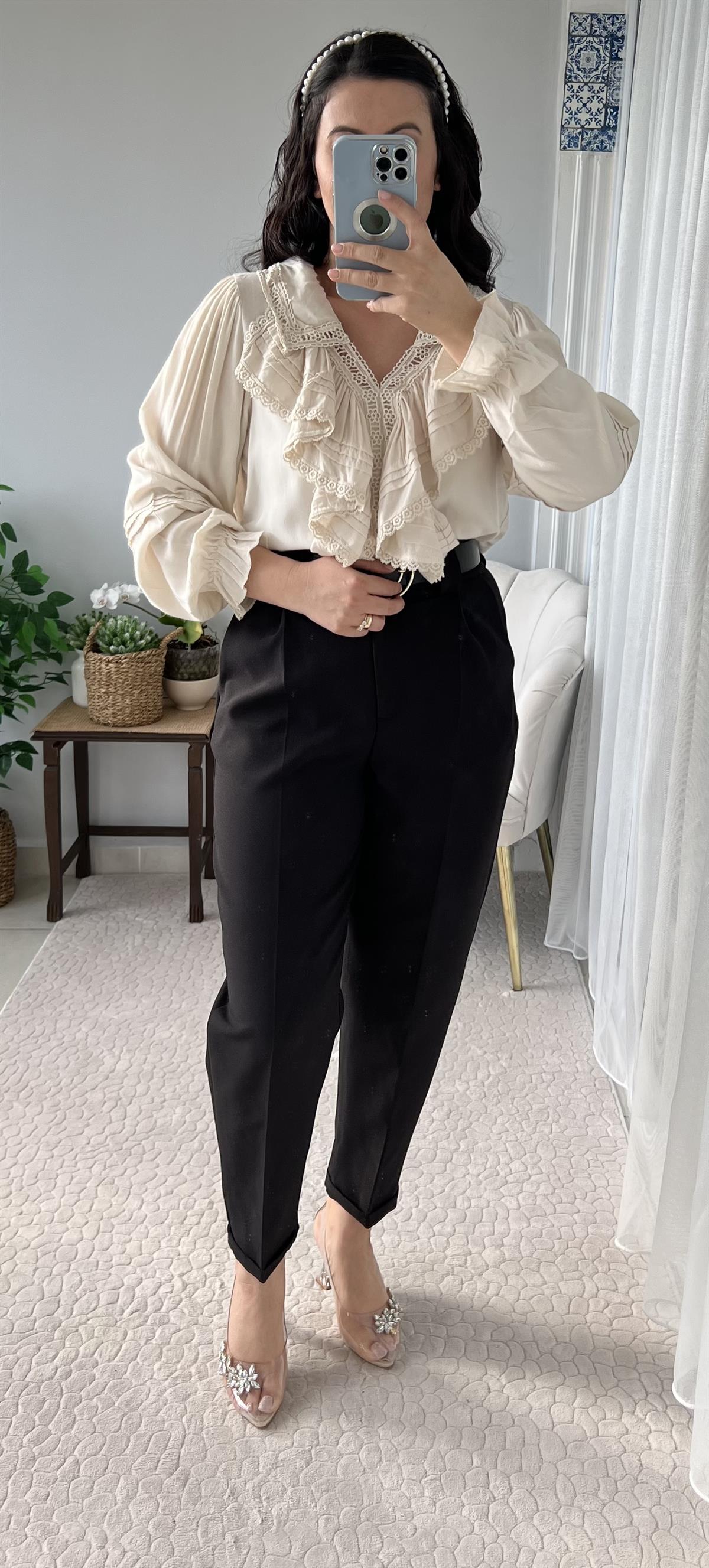 EKRU GÜPÜR DETAYLI TASARIM BLUZ 