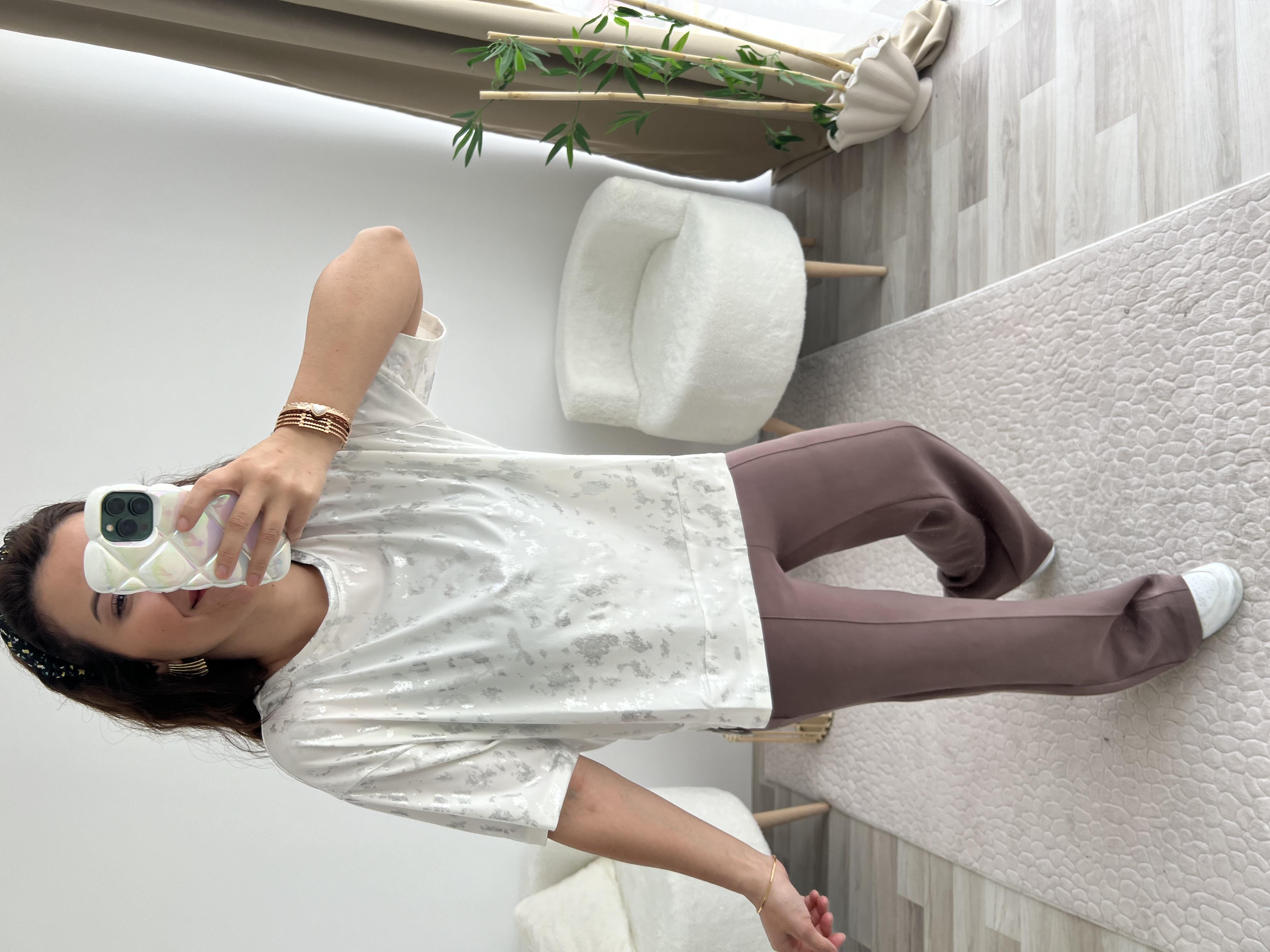 Ekru Parlak Gümüş Geçişli Bluz