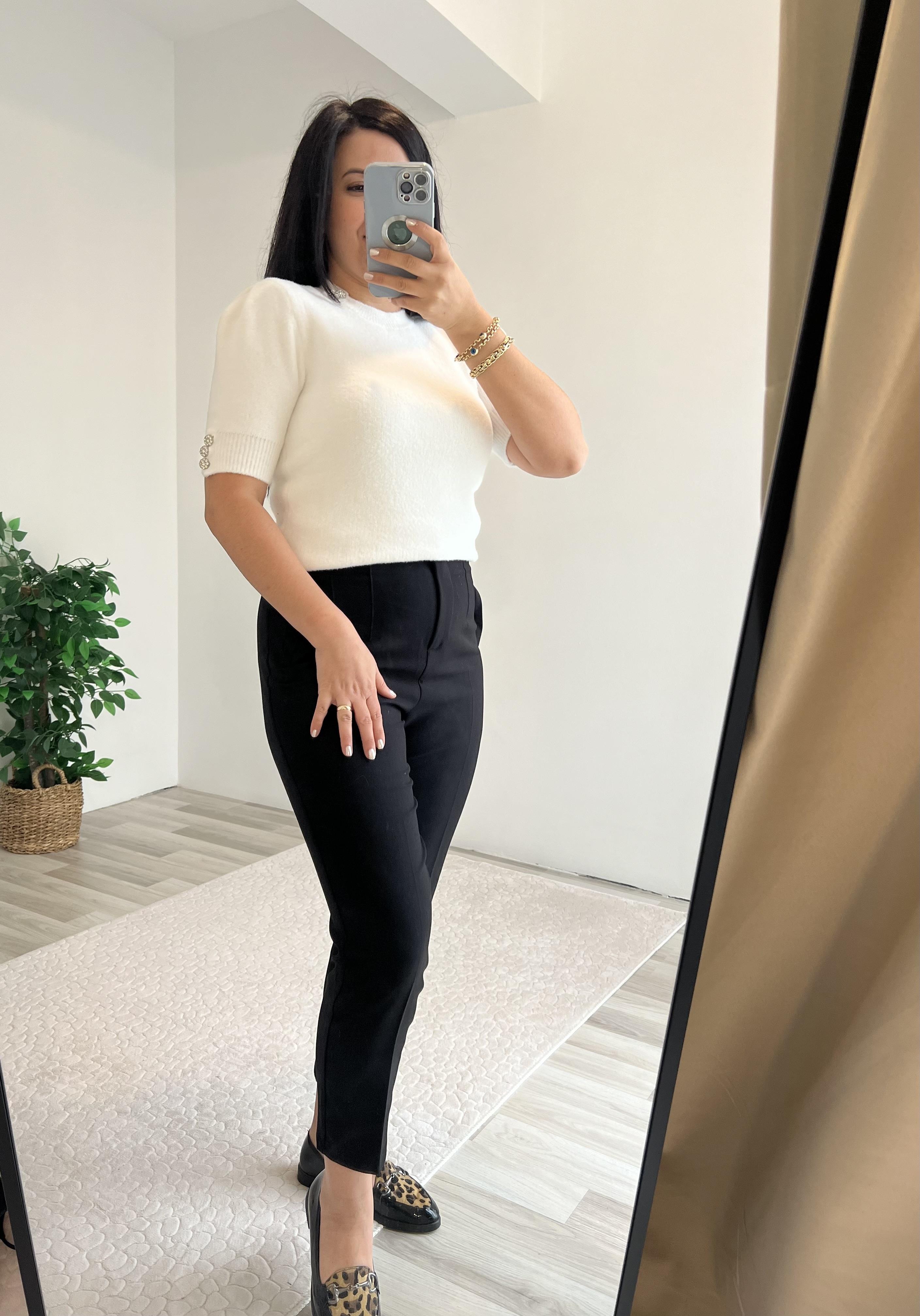 Ekru Taş Düğme Detaylı Bluz