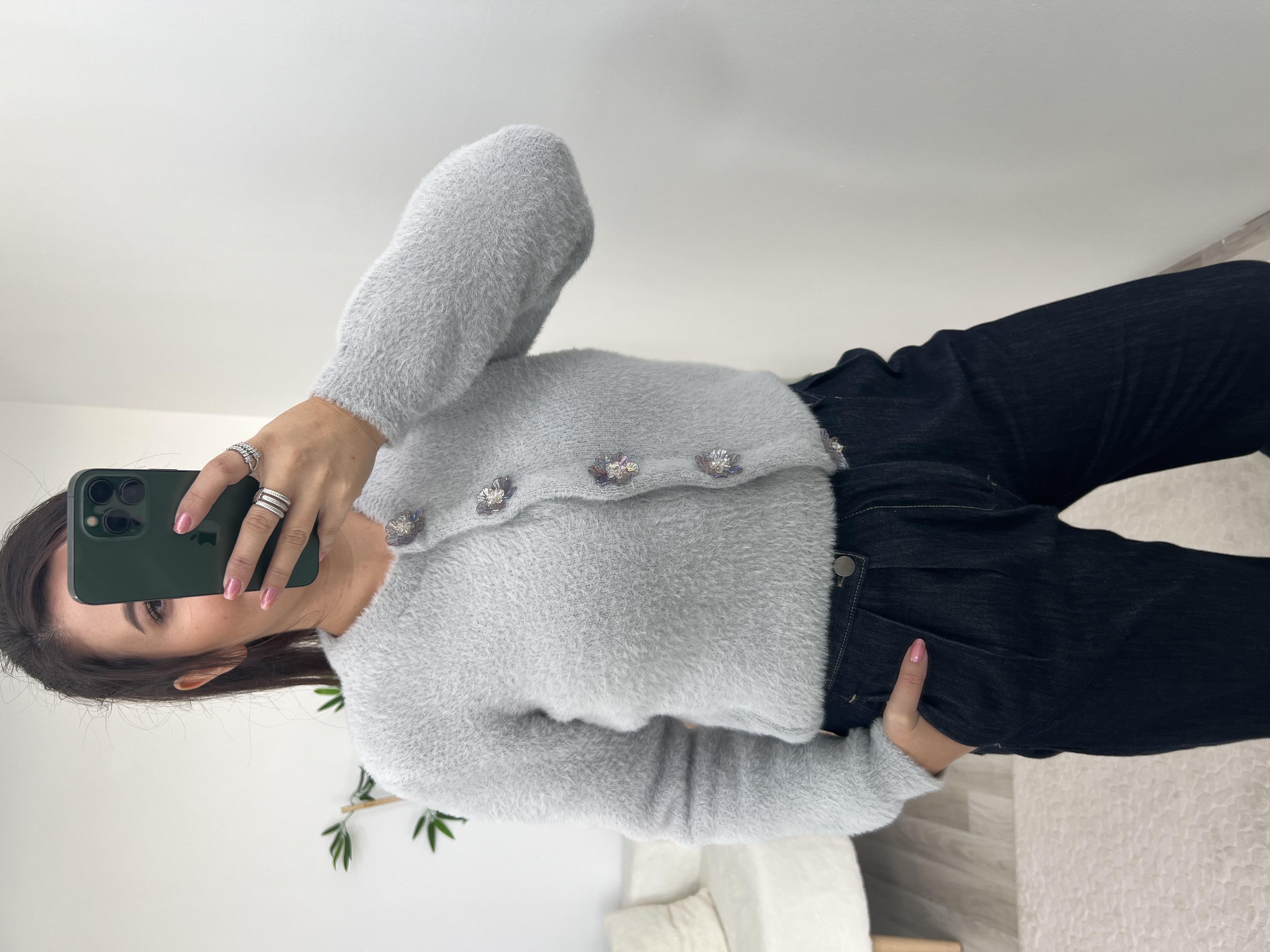 Gri Çiçek Taşlı Hırka