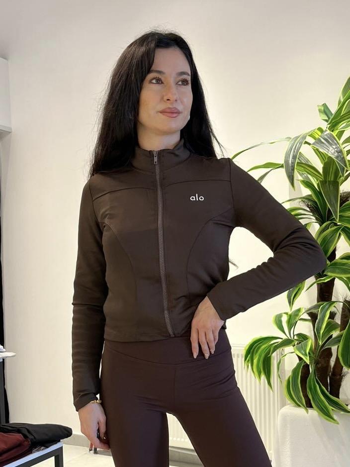 Kahverengi Fermuarlı Üstlük