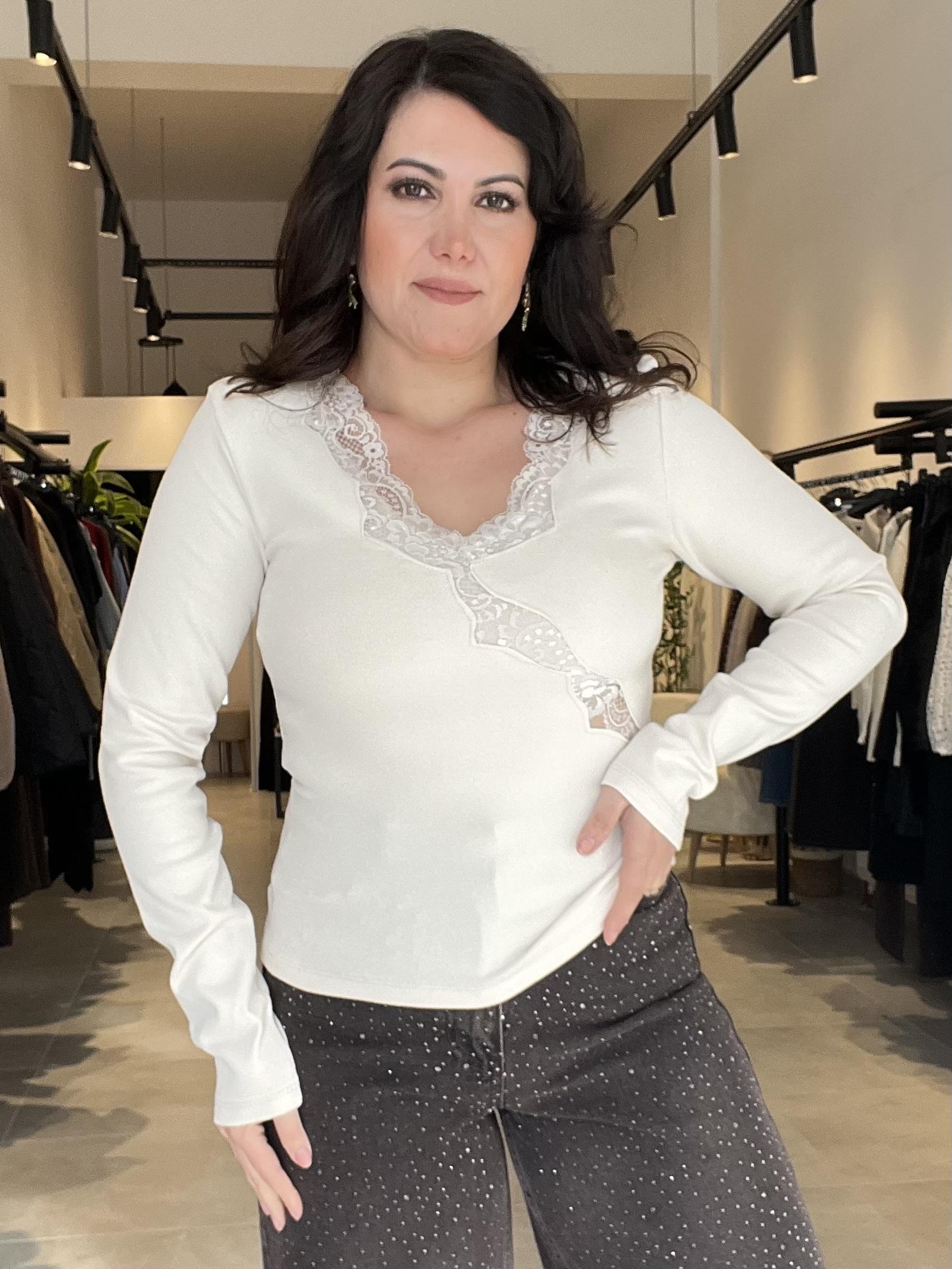 Krem Dantel Geçişli Bluz