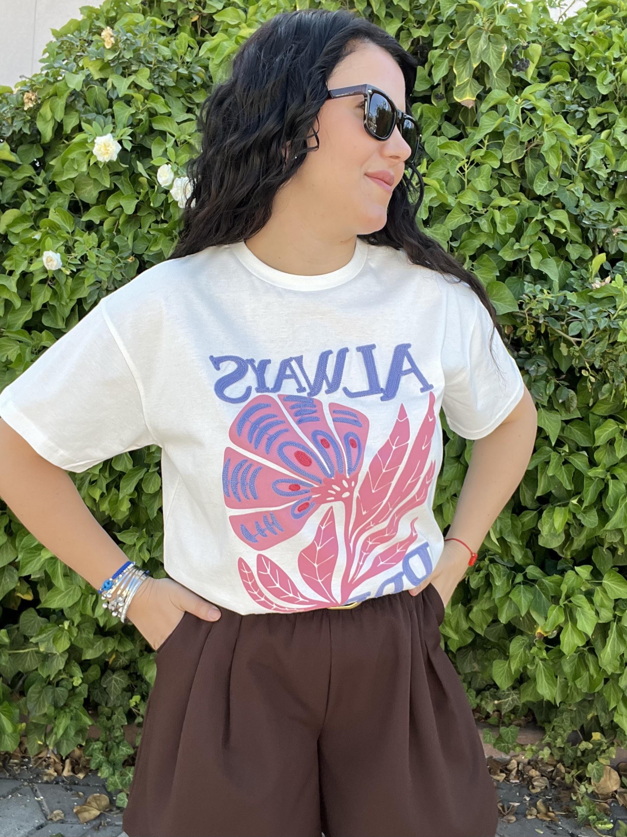 Krem, Önü Renkli İşlemeli Tişört