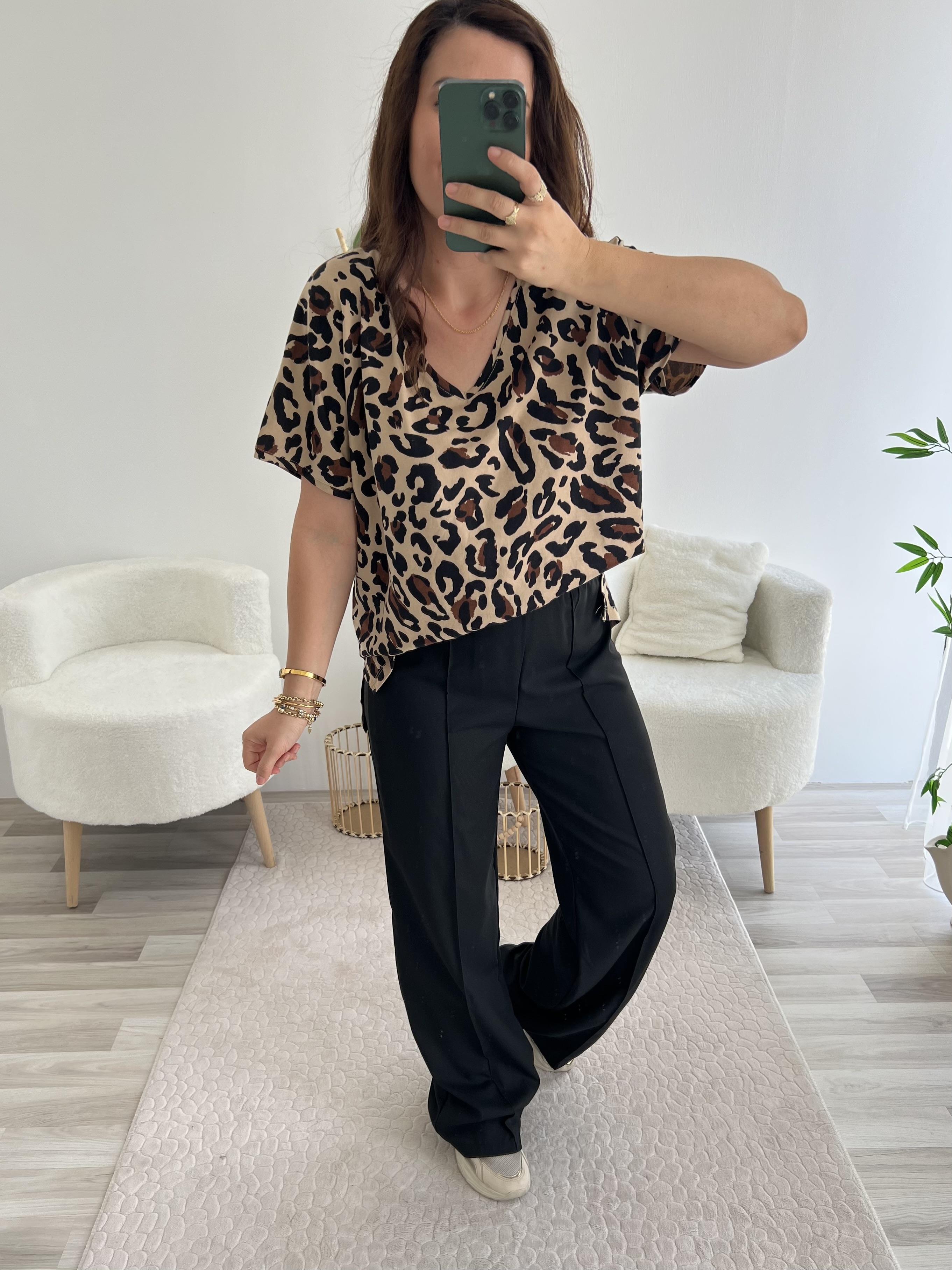 Leopar Desenli V Yaka Basic Tişört