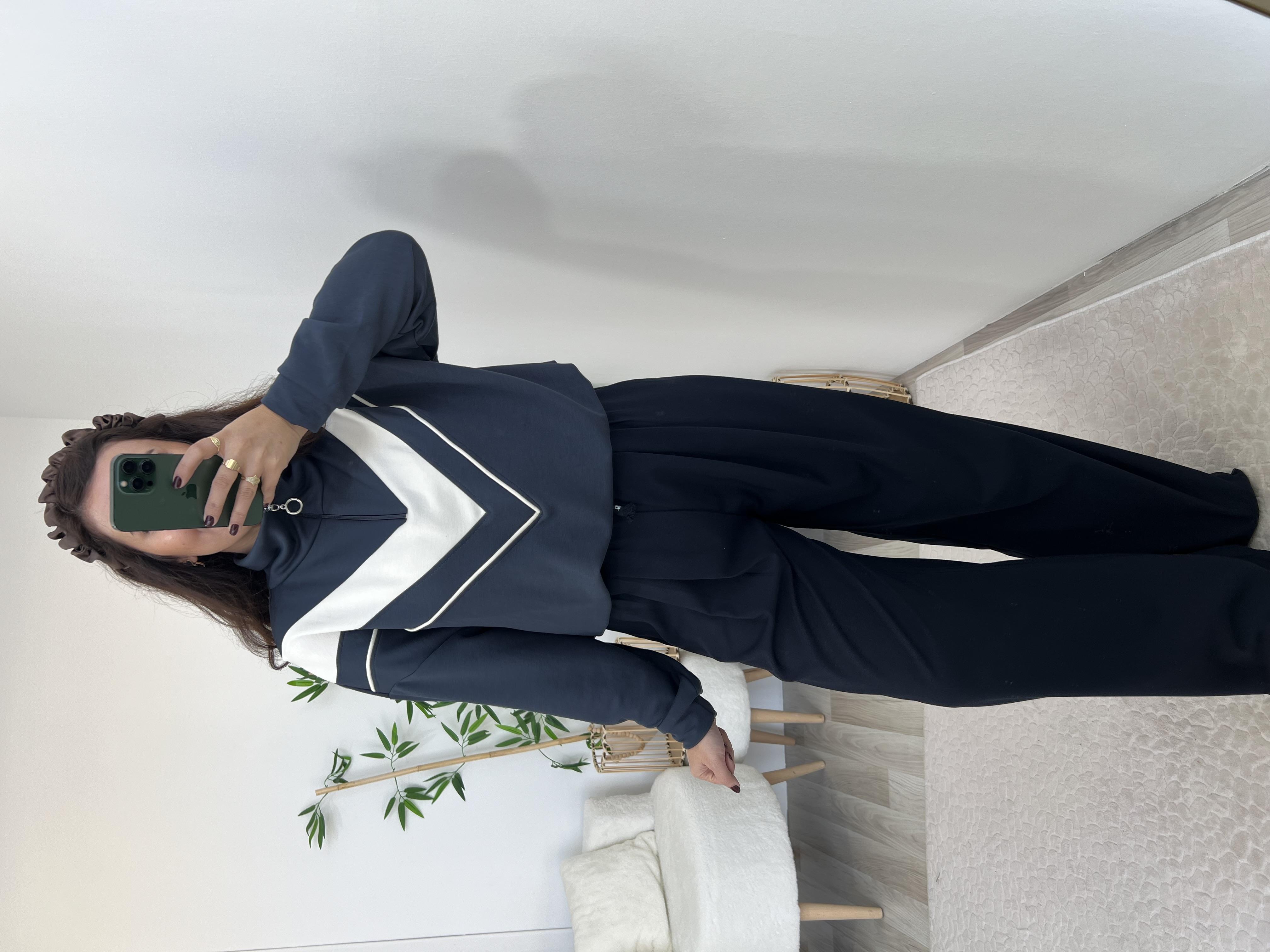 Mavi Beyaz Çizgi Geçişli Sweatshirt