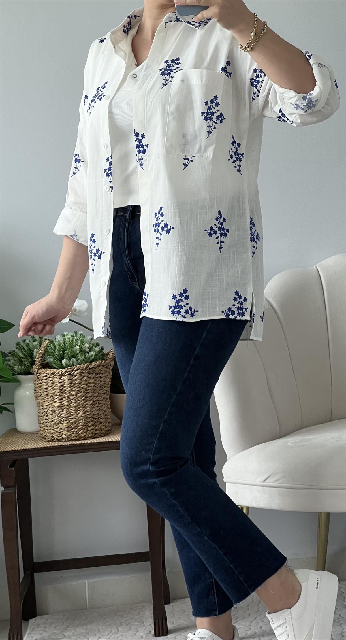 Mavi Çiçek Desenli Gömlek