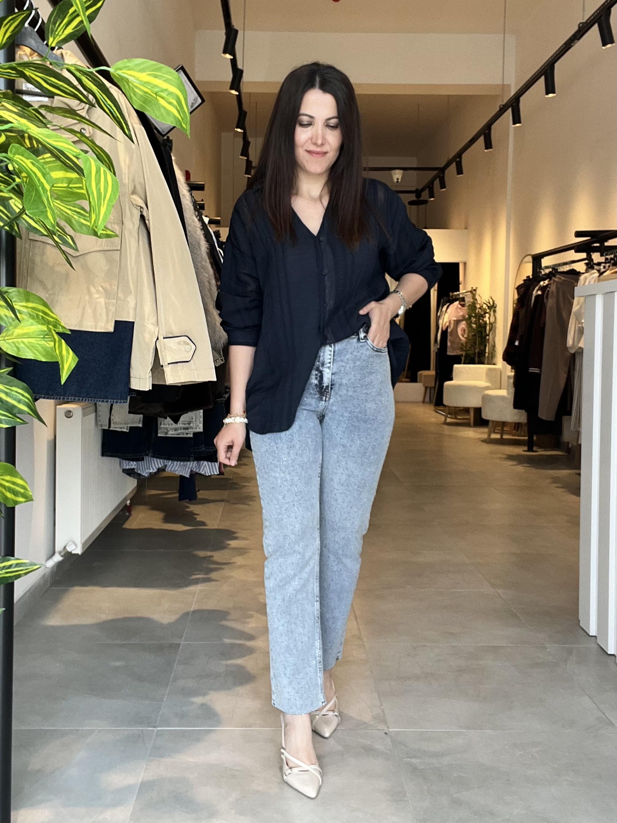 Mavi Önü Taş Geçişli Kesik Paça Jean Pantolon