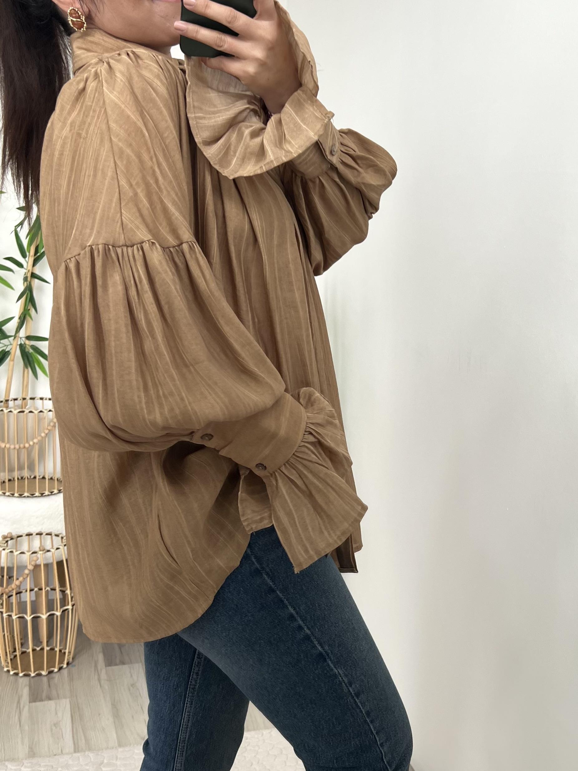 Riva Camel Kolları Fırfır Detaylı  Düğme Kapamalı Salaş Gömlek