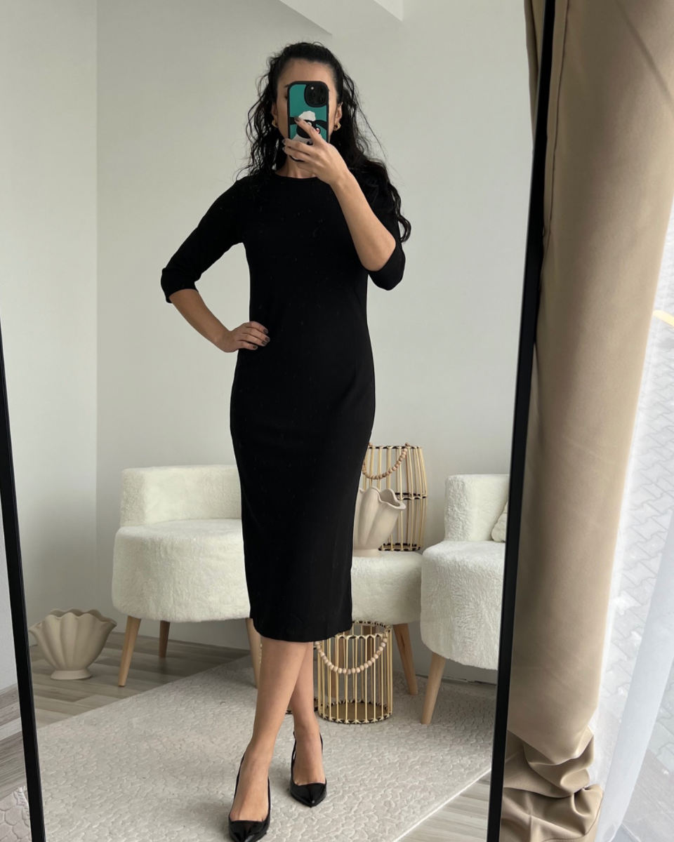 SİYAH ARKADAN YIRTMAÇLI ELBİSE