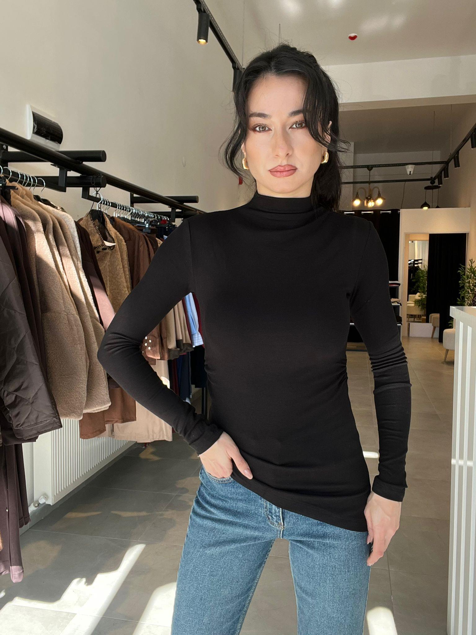 Siyah Asimetrik Kesim Bluz