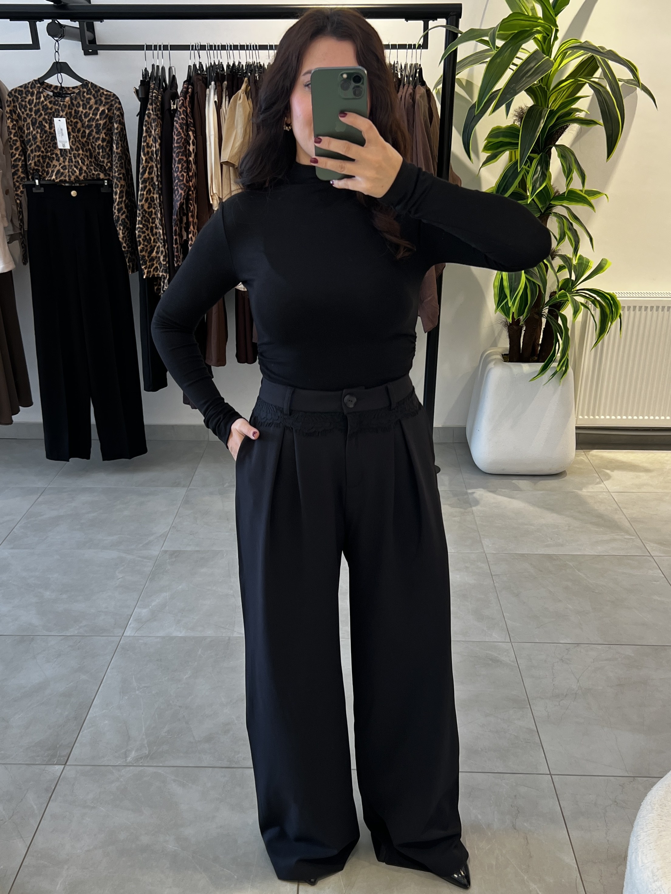 Siyah Beli Dantel Detaylı Palazo Pant