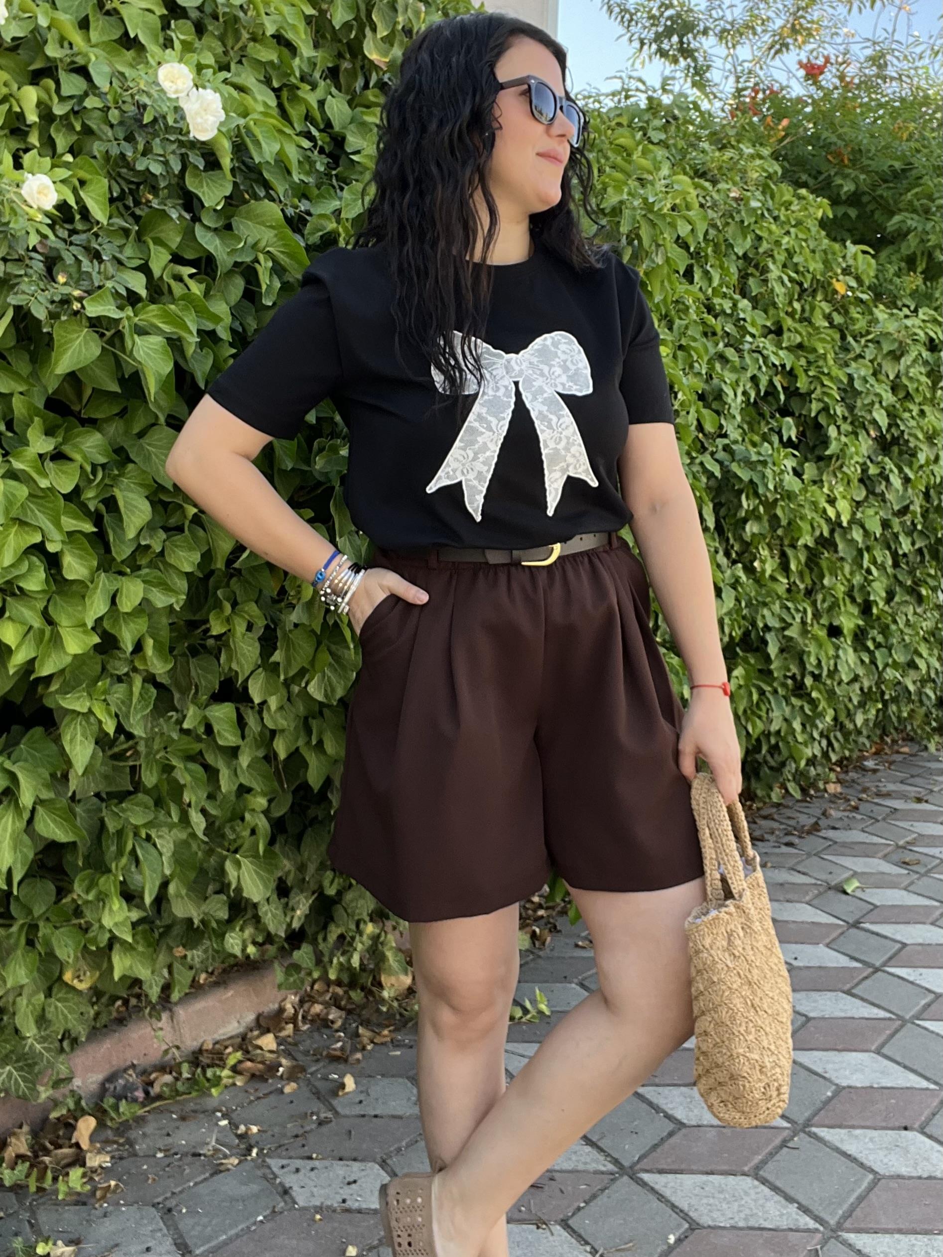 Siyah, Dantel Kurdele Detaylı Tişört