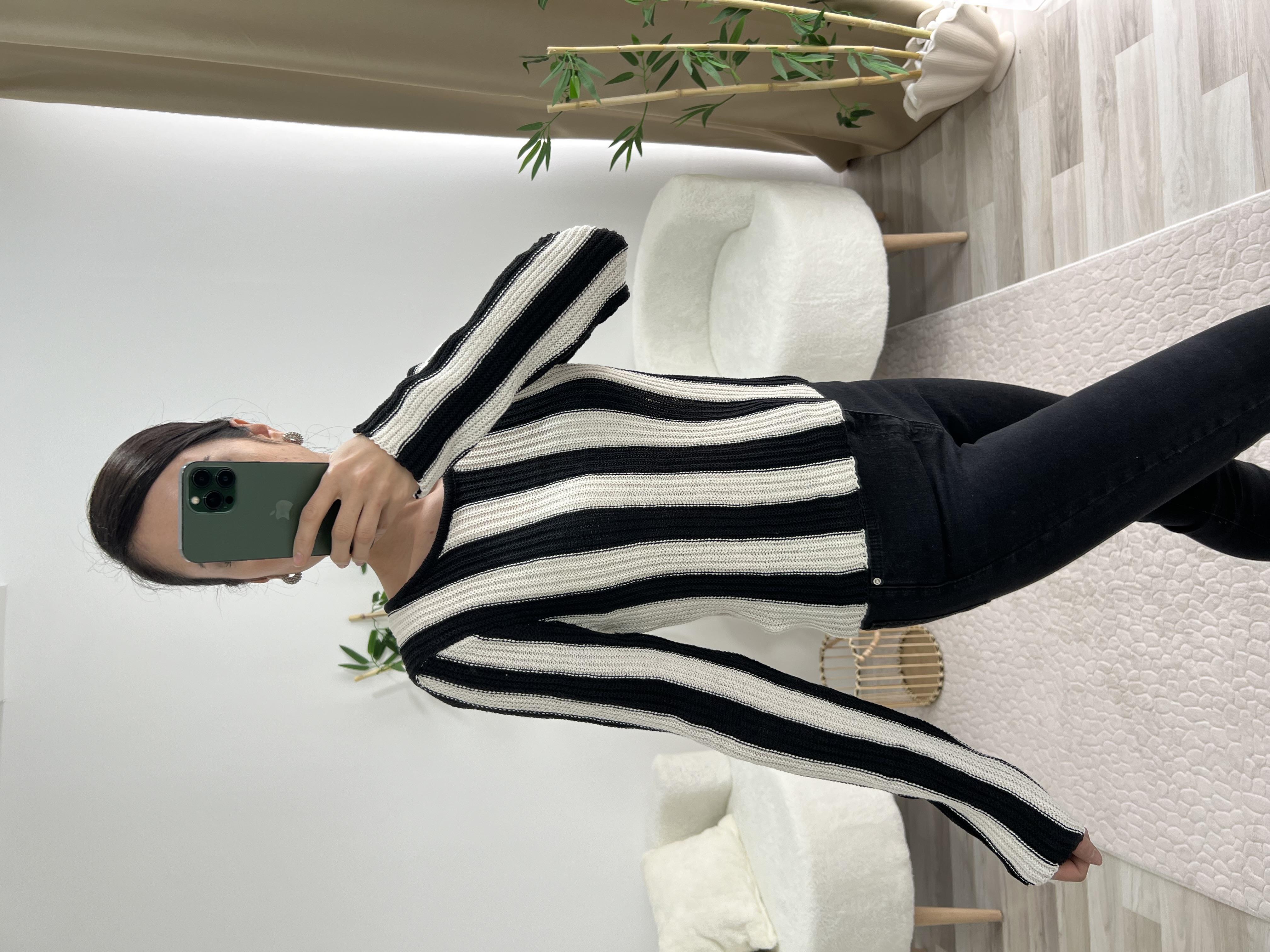 SİYAH EKRU ÇİZGİLİ KAZAK