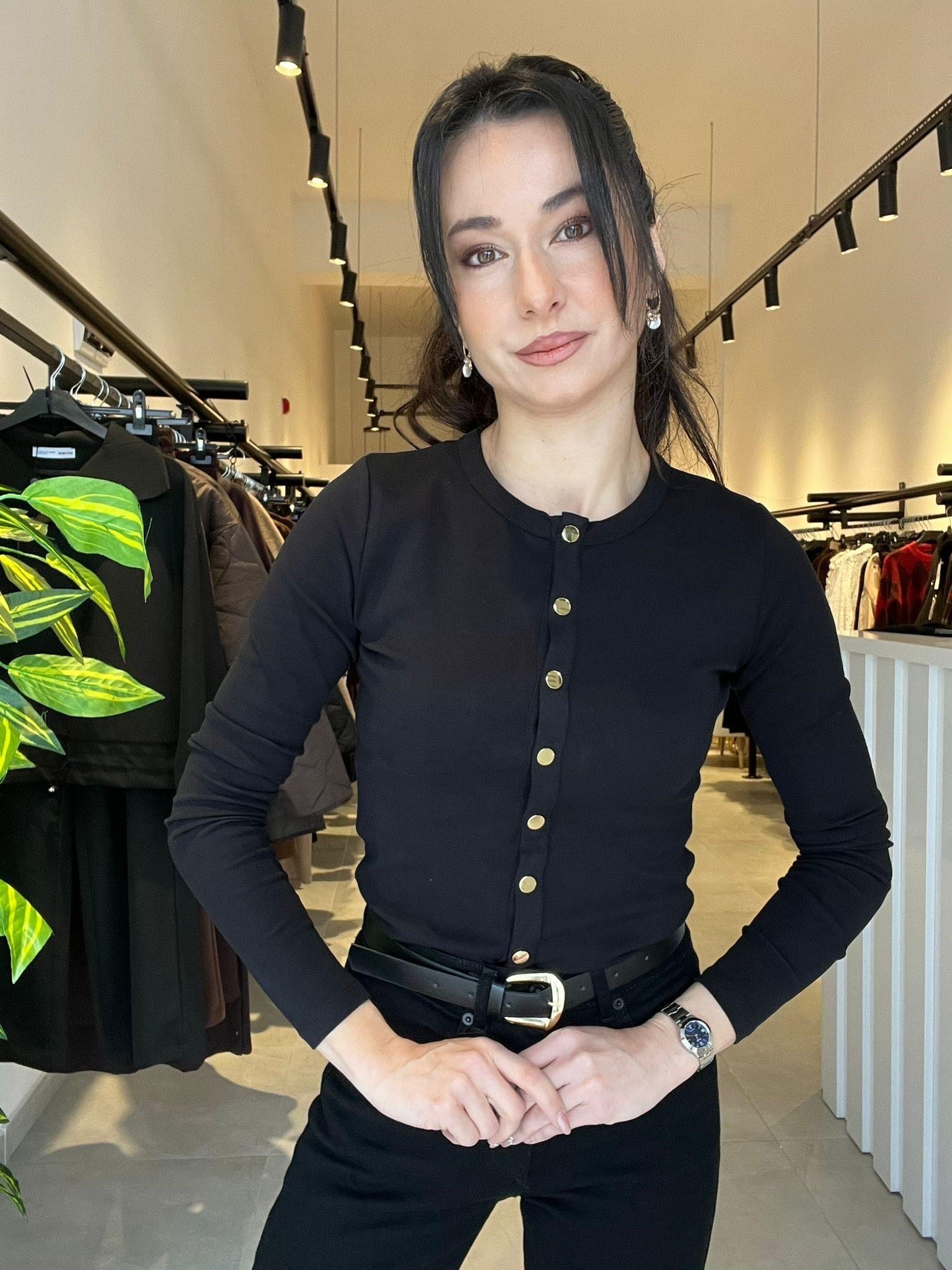 Siyah Gold Düğme Çıt Çıt Kapamalı Basic Bluz