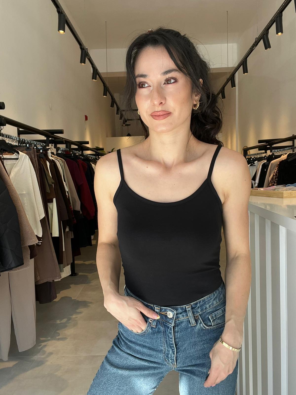 Siyah İp Askılı Atlet Badi