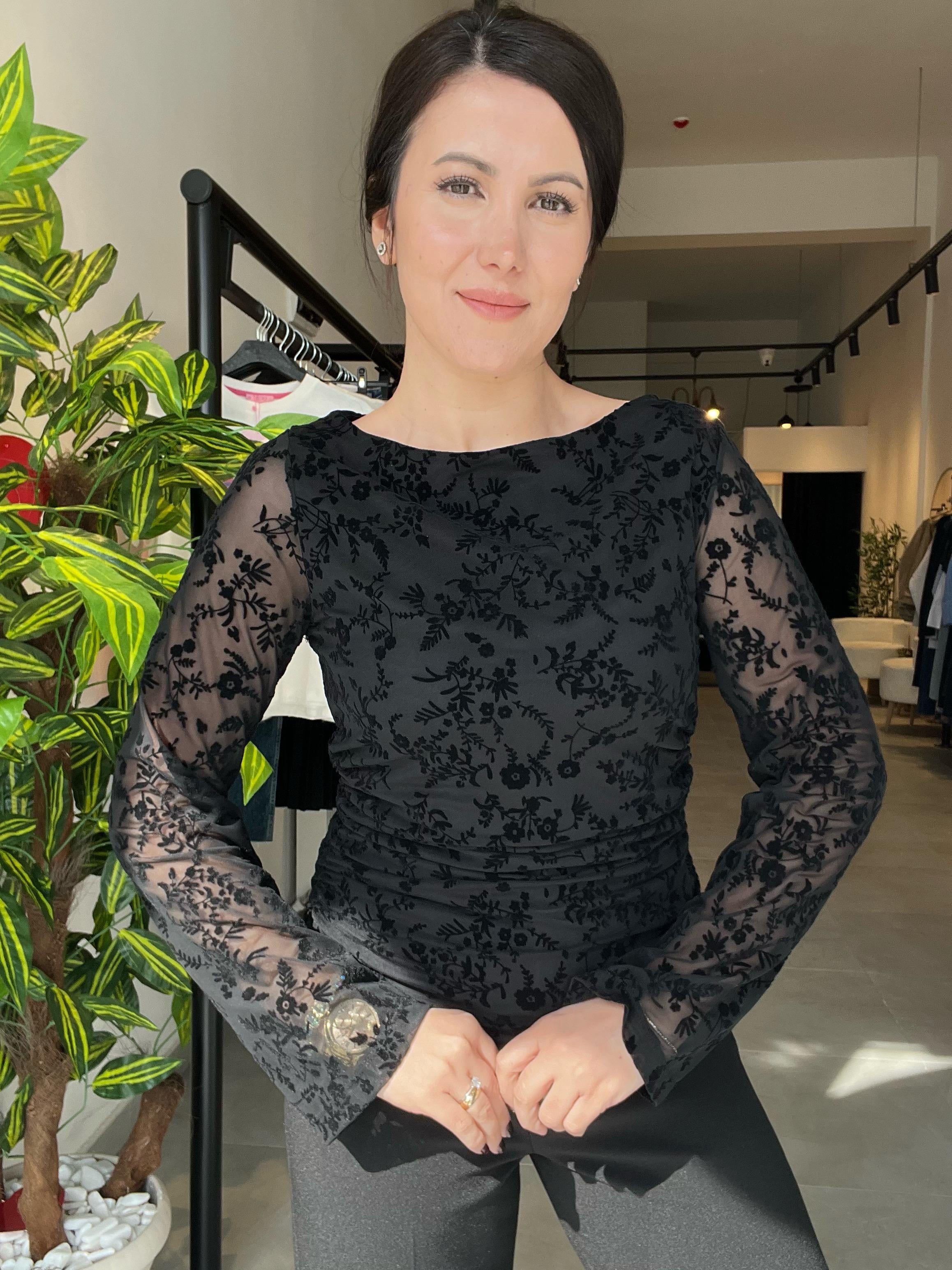 Siyah İşlemeli Eliz Bluz