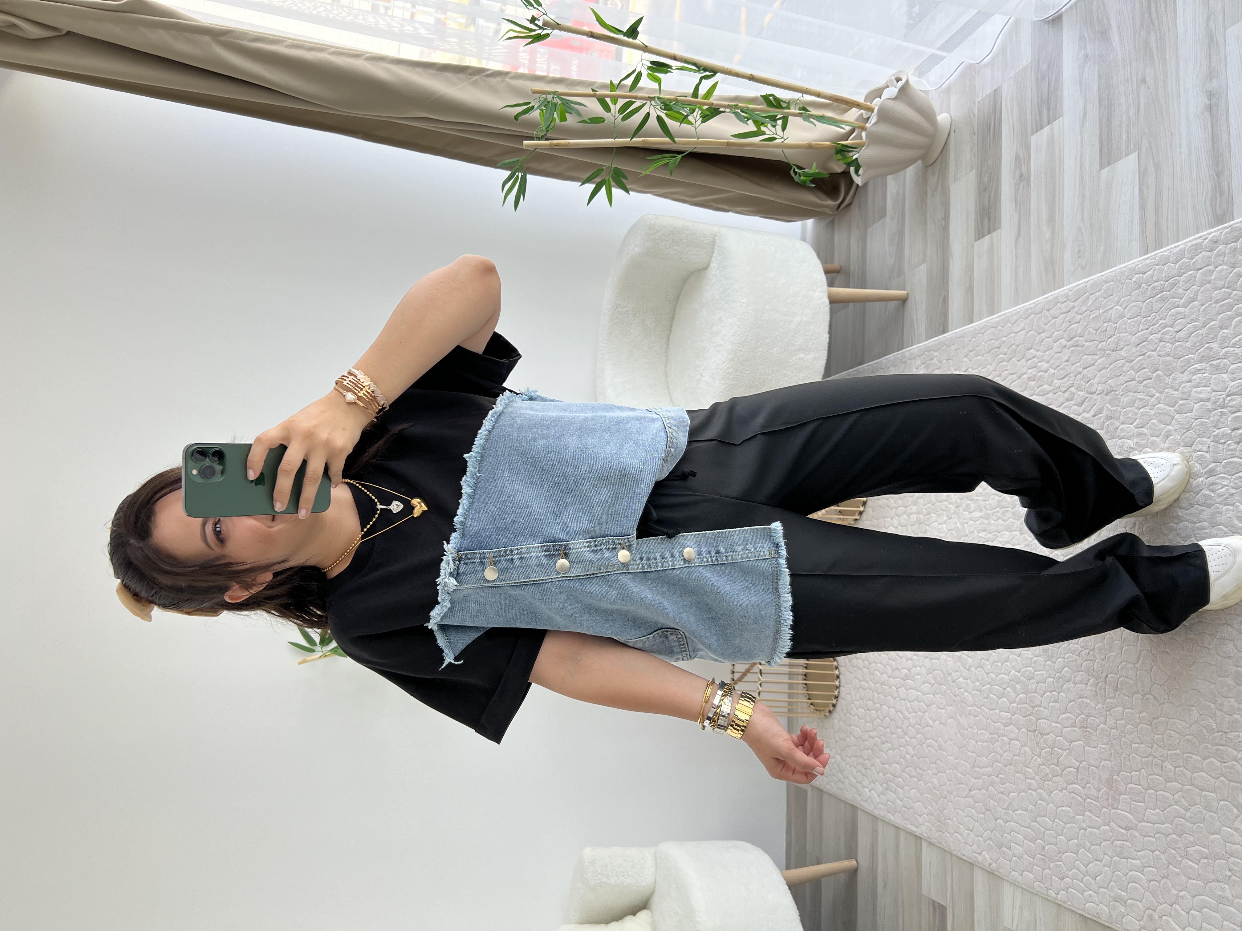 Siyah Jean Detaylı Düğmeli Tshirt