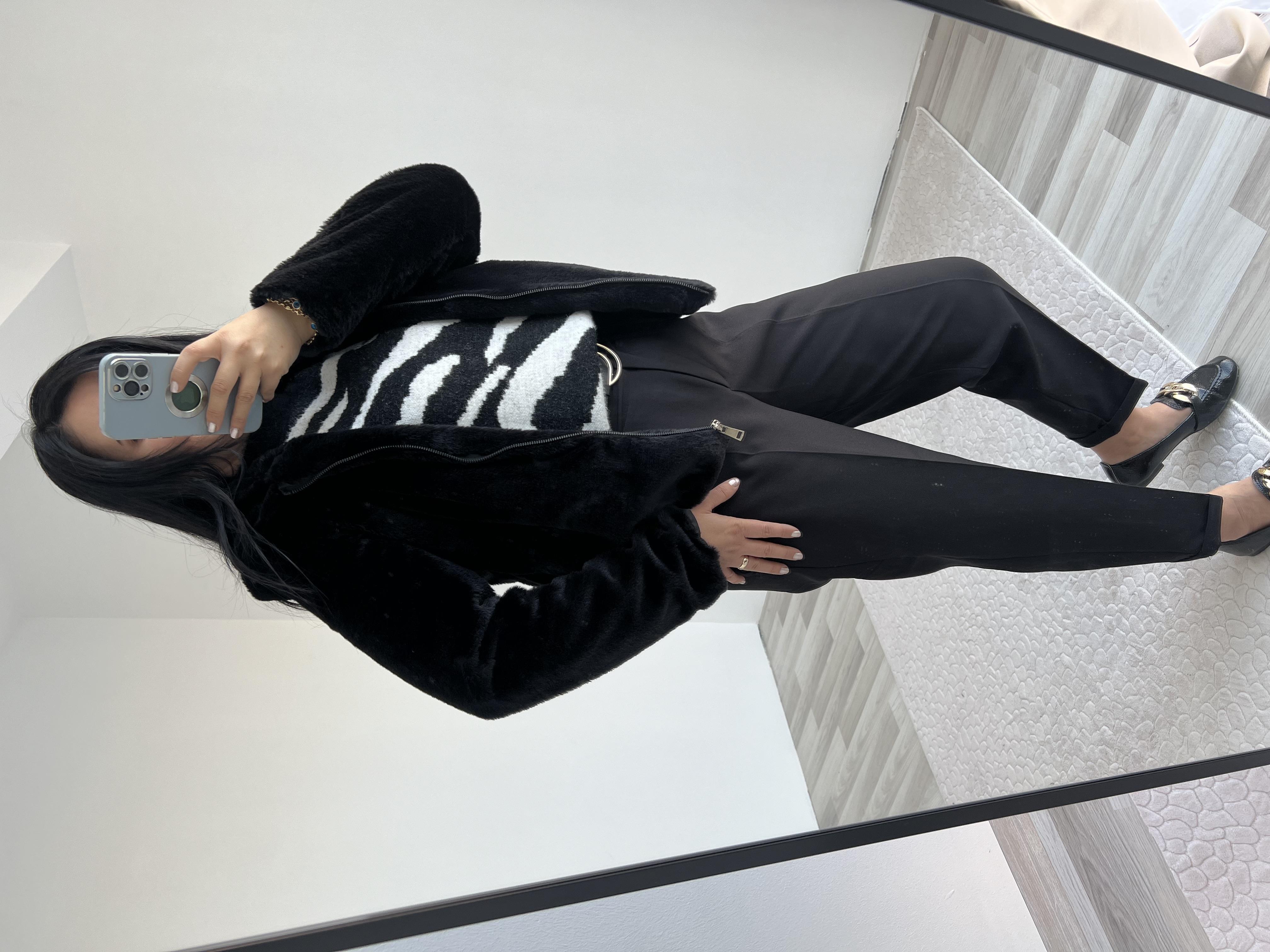 Siyah Kapşonlu Peluş Kürk Mont 