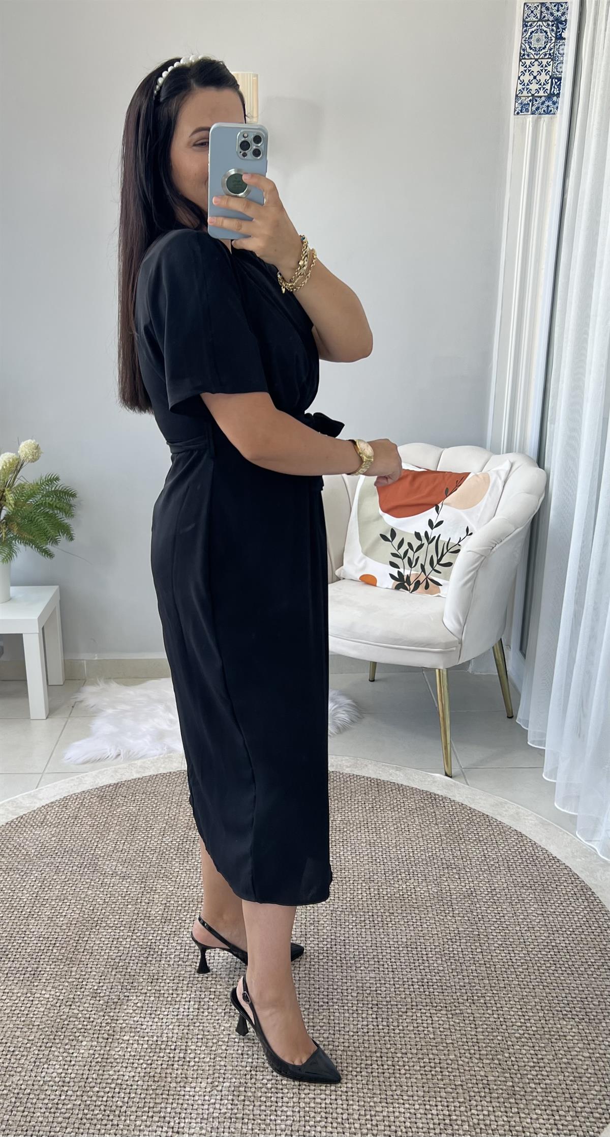 Siyah Kuşaklı Kruvaze Yaka Elbise