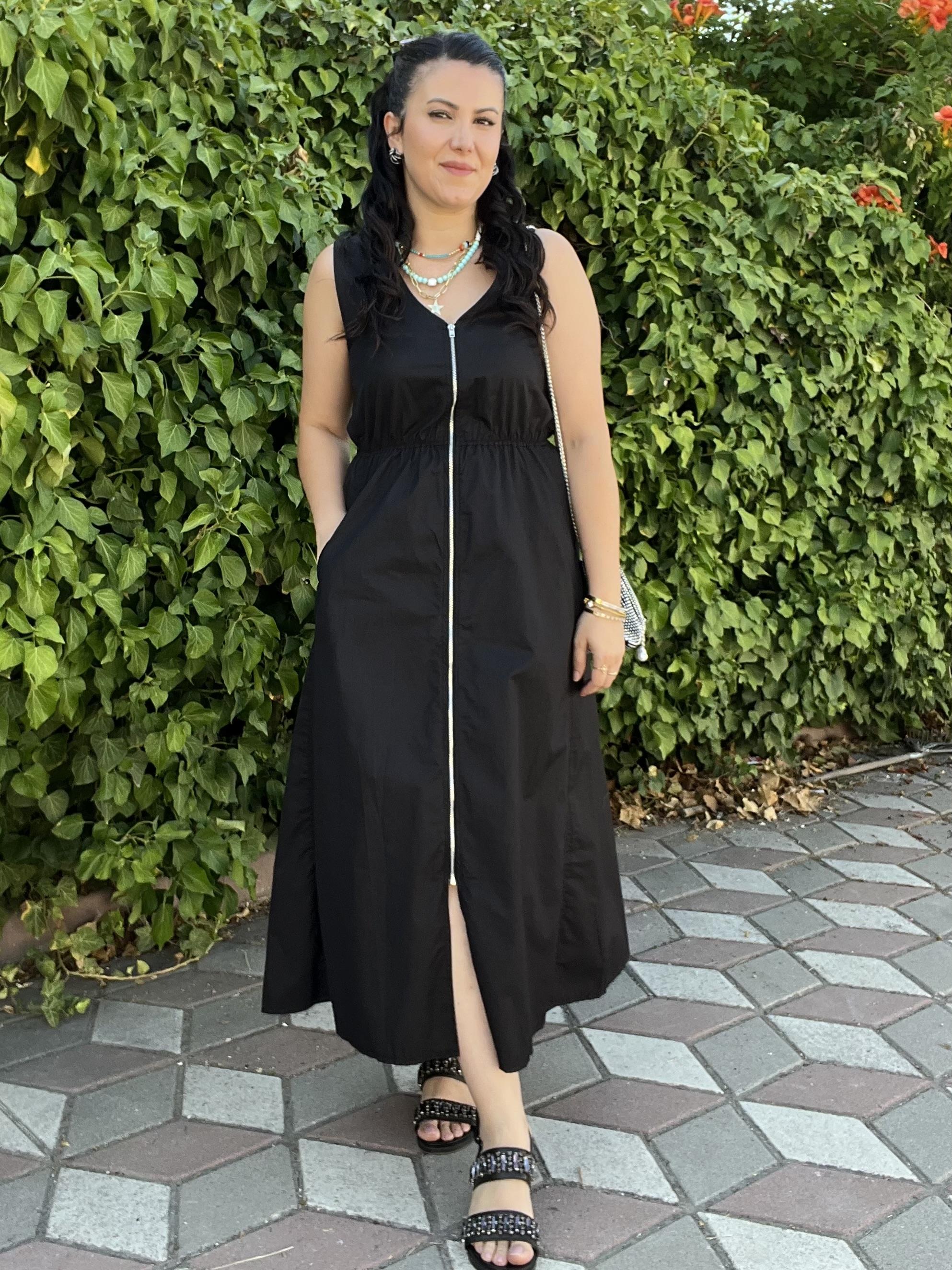 Siyah Önü Fermuarlı Elbise