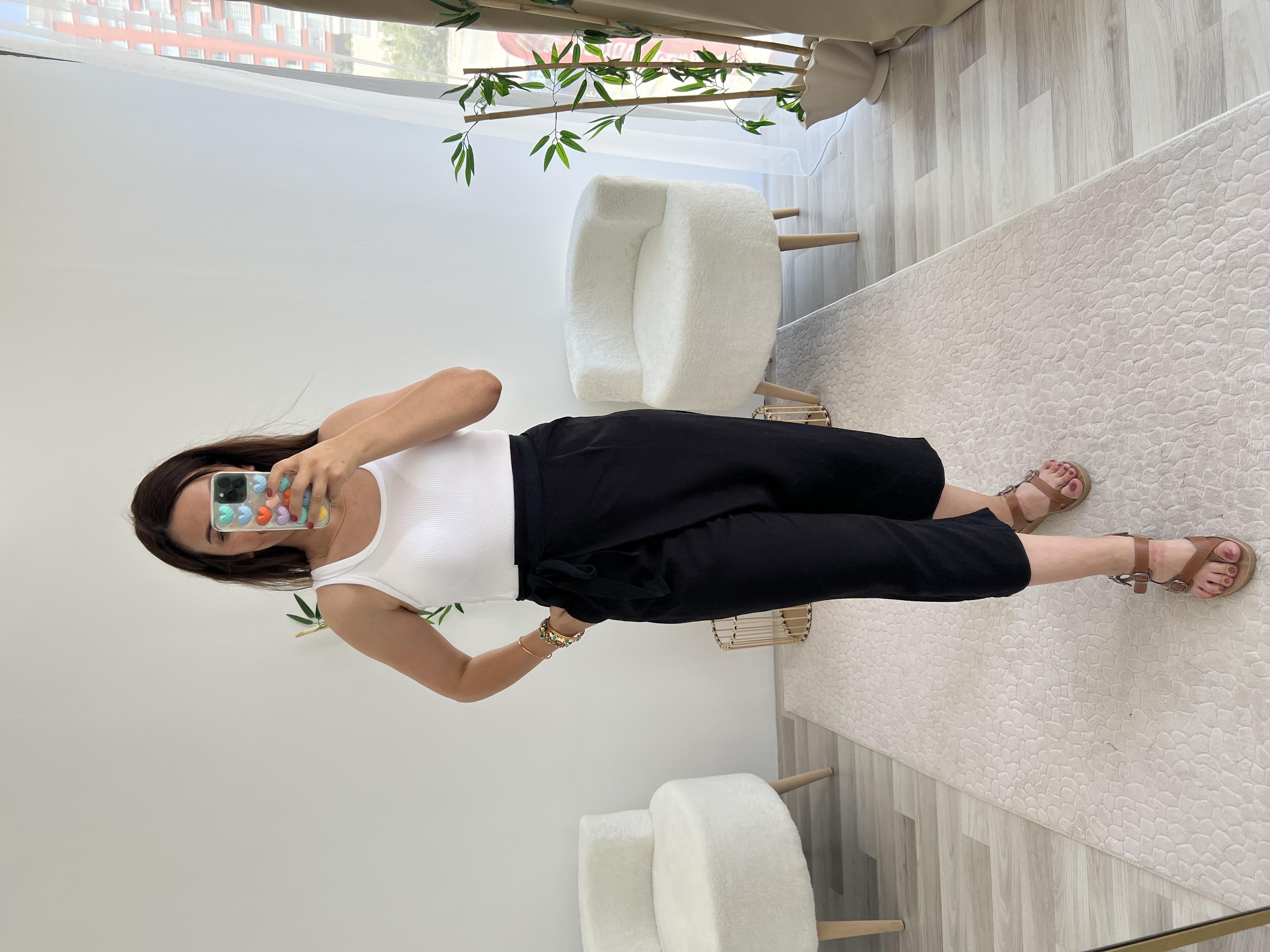 Siyah Önü Kapamalı Capri Pantolon