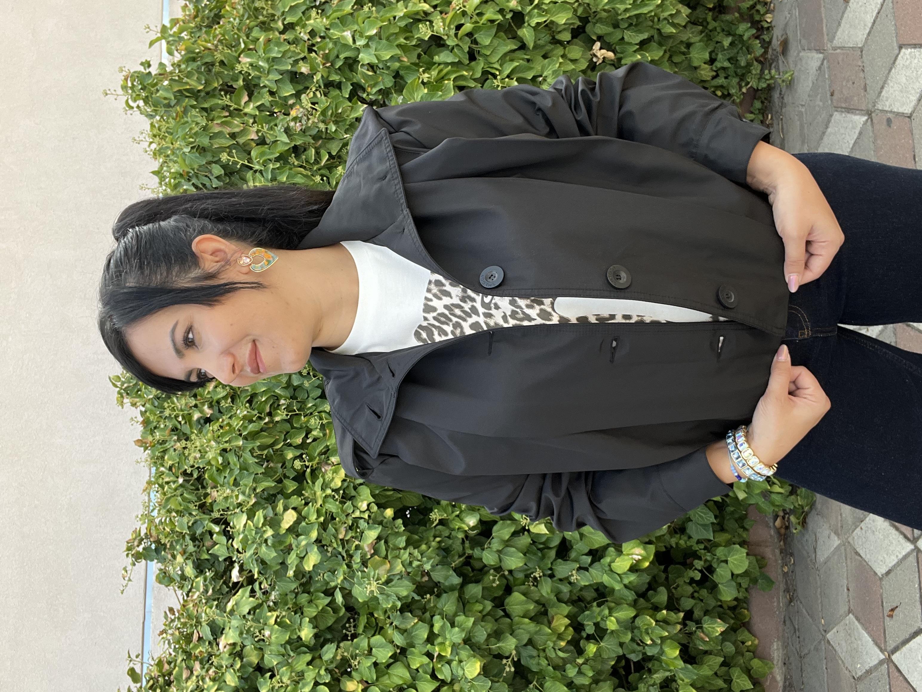 Siyah Orjinal Model Pileli Kısa Trençkot