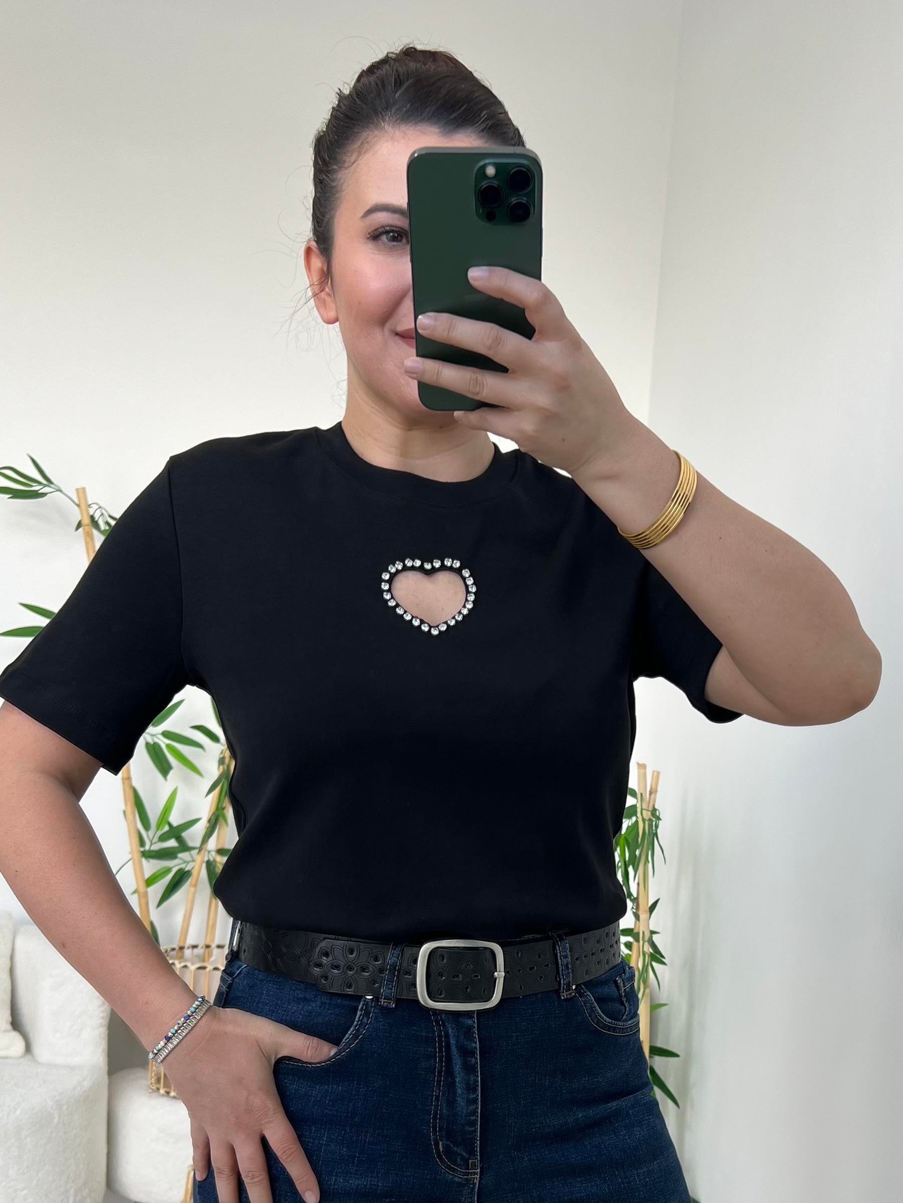 Siyah Taş İşlemeli Kalp Detaylı Tişört