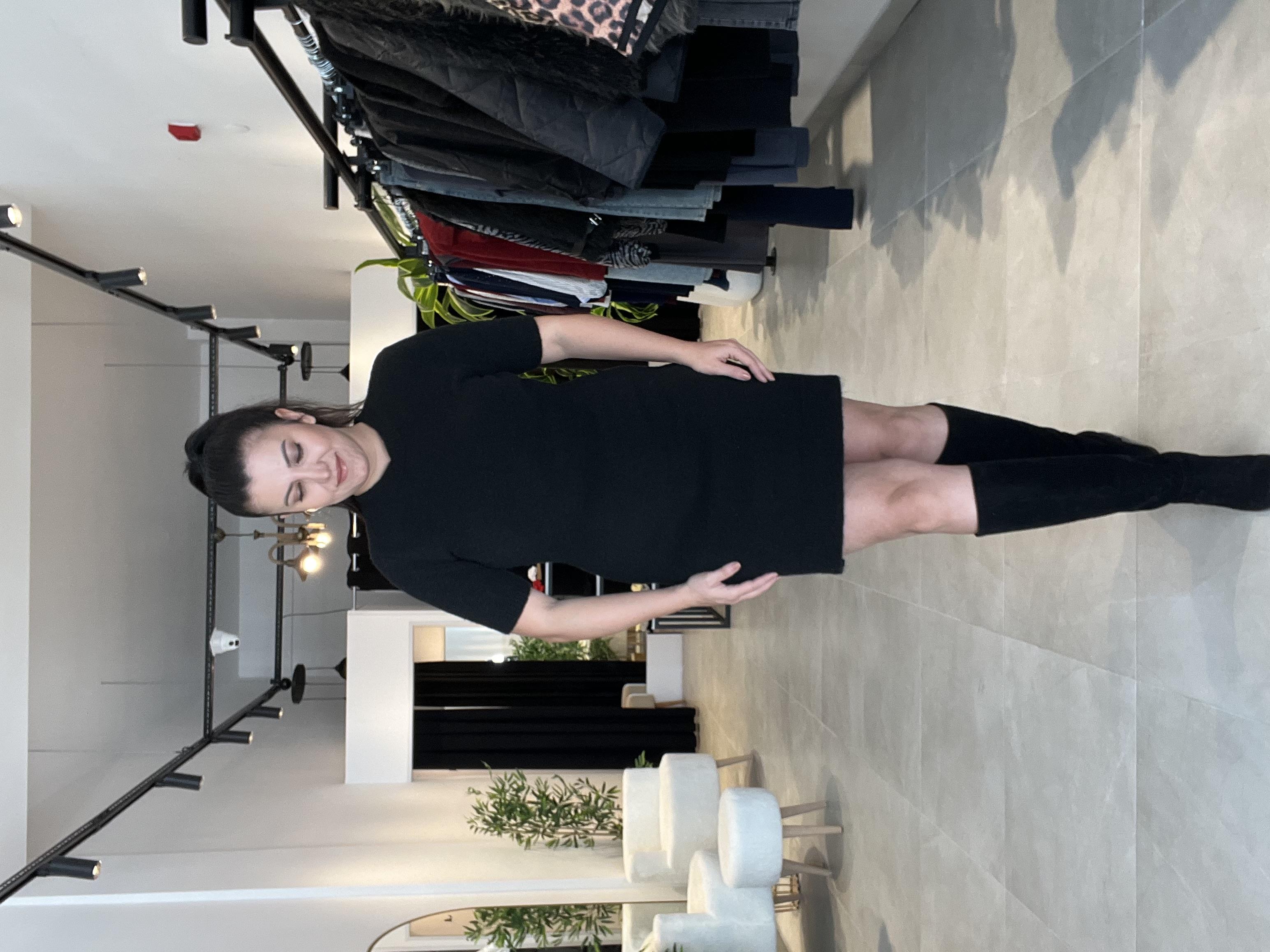 Siyah Triko Yarım Kol Kısa Elbise