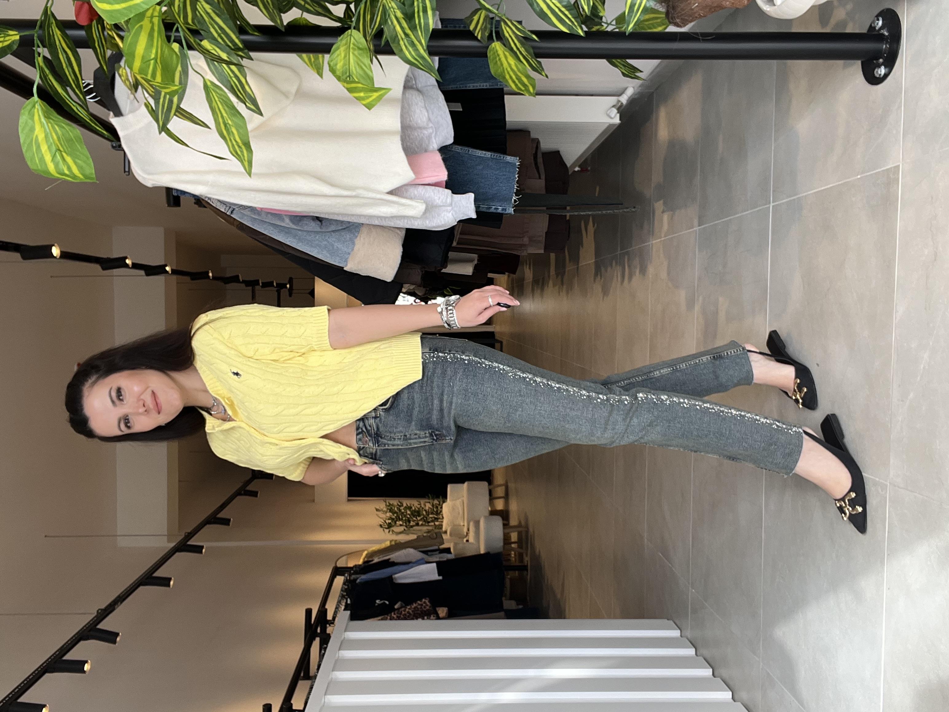 Taş İşlemeli Kesik Paça Likralı Jean Pantolon