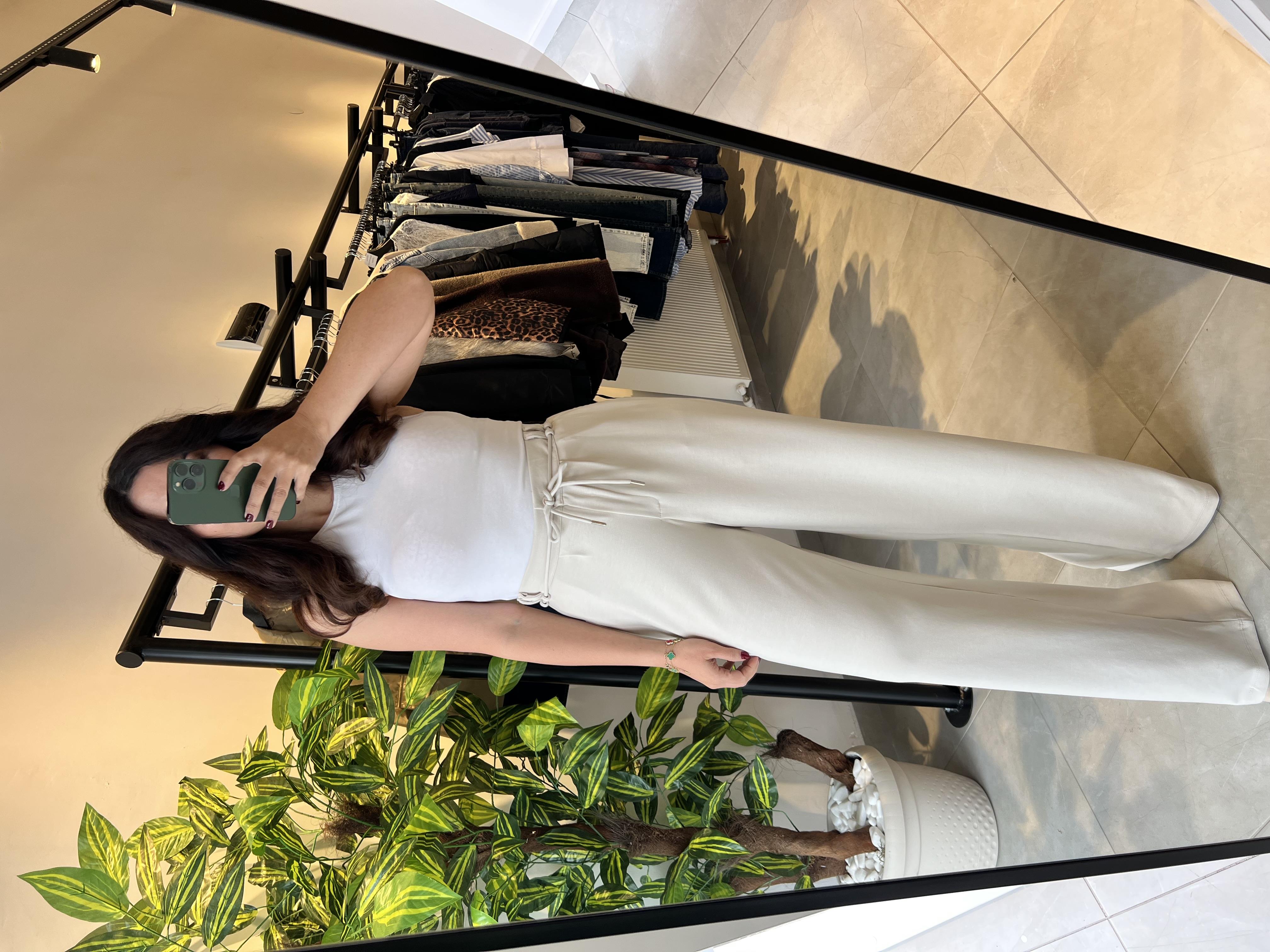 Taş Modal Arka Beli Lastikli Pantolon