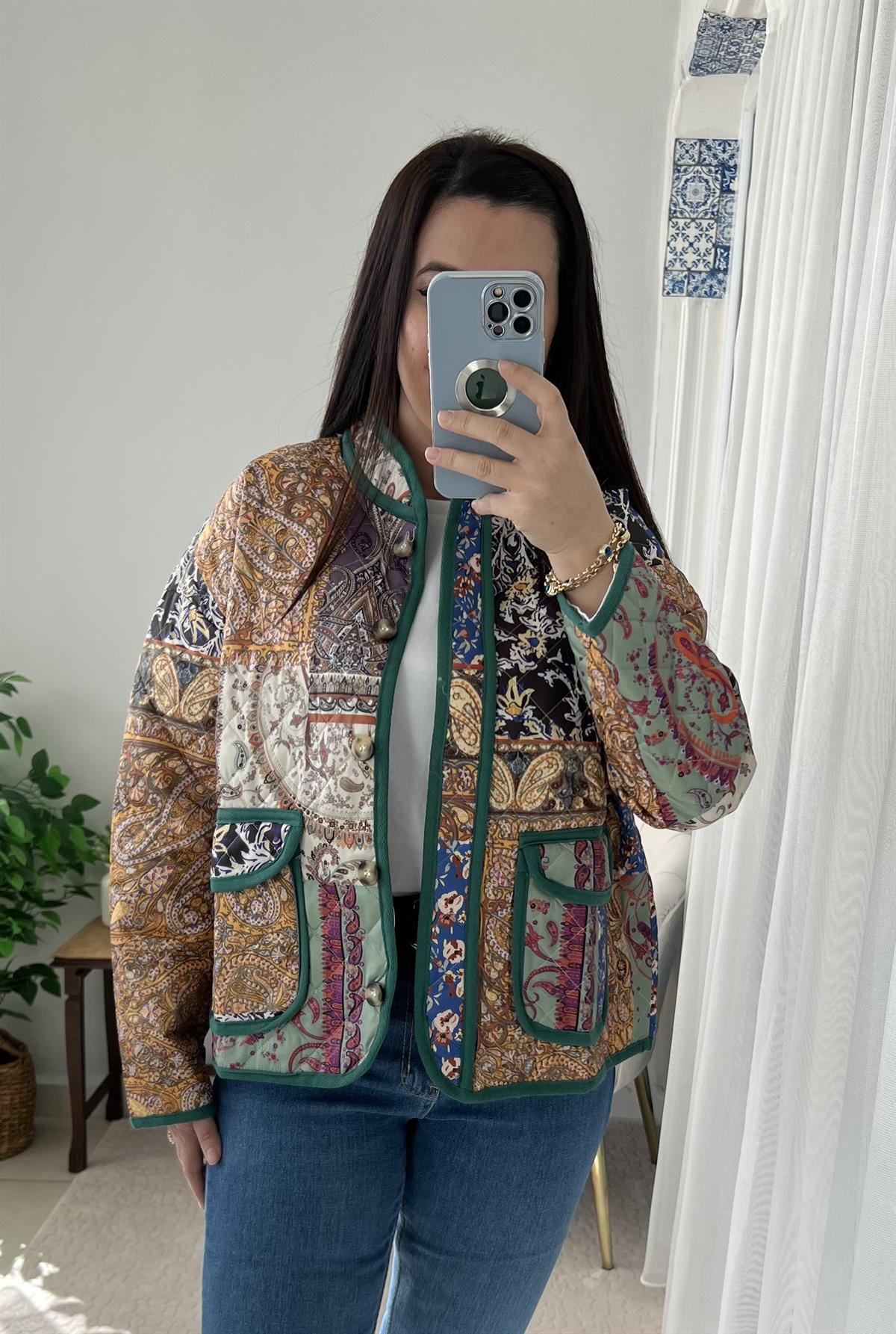 YEŞİL ETNİK DESENLİ CAPİTONE CEKET