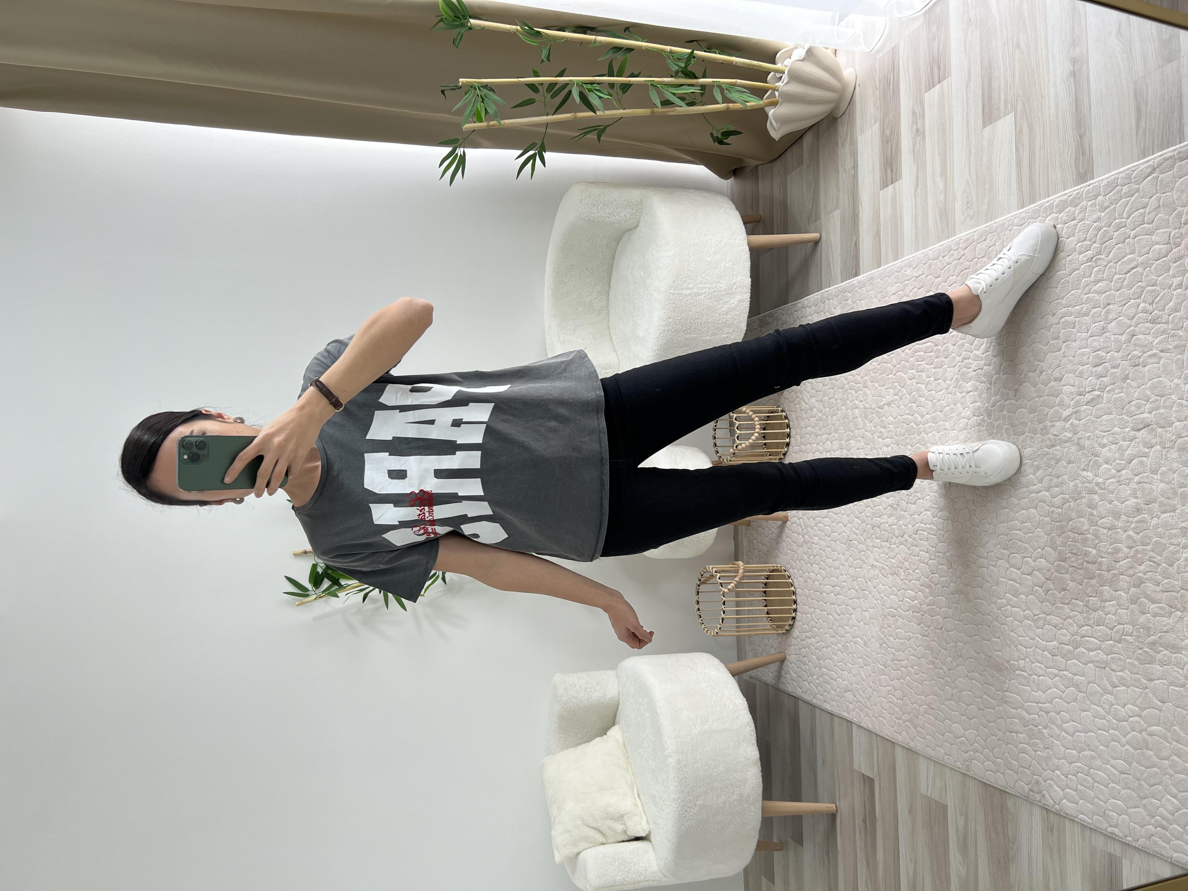 YIKAMALI GRİ BASKILI TİŞÖRT