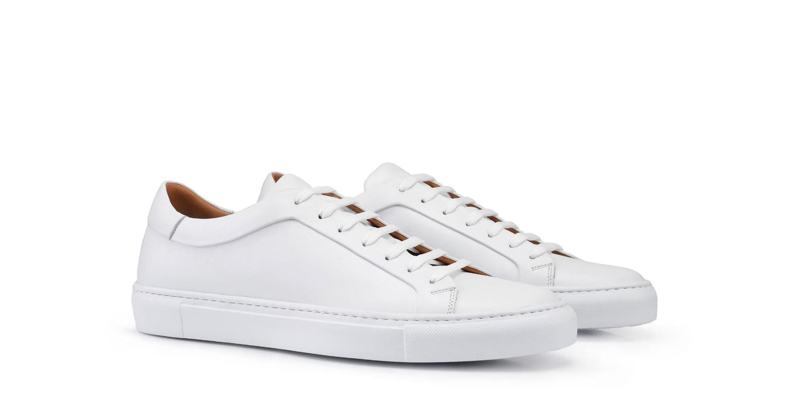 Monokrom Sneaker Modelleri: Minimalizmin Şıklığı
