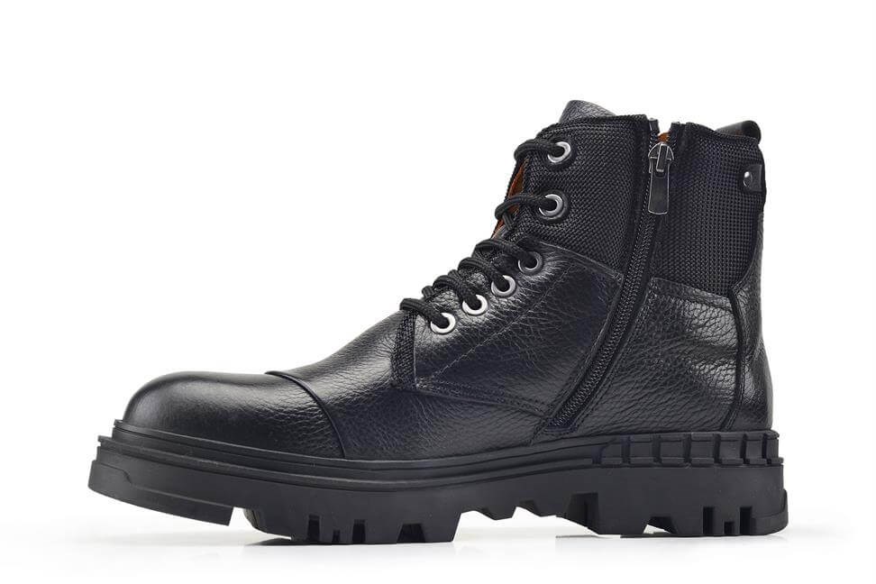 Siyah Bağcıklı Bot