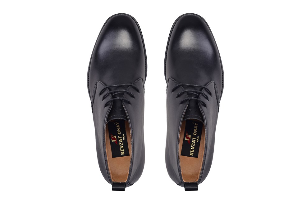 Siyah Bağcıklı Erkek Bot