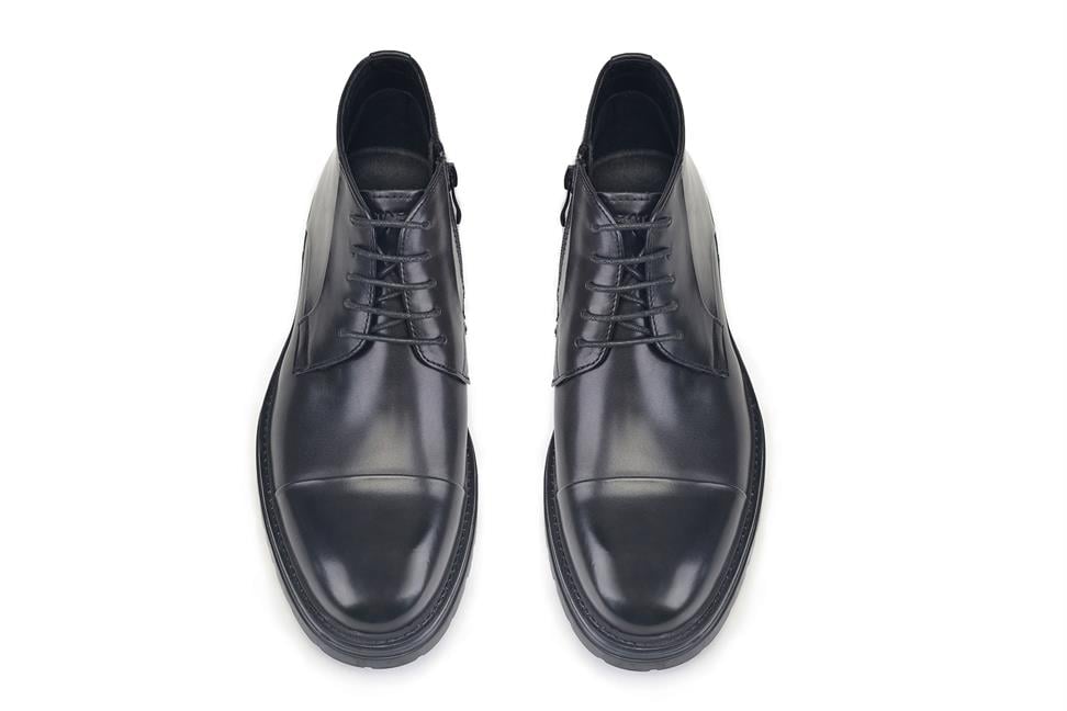 Siyah Bağcıklı Bot