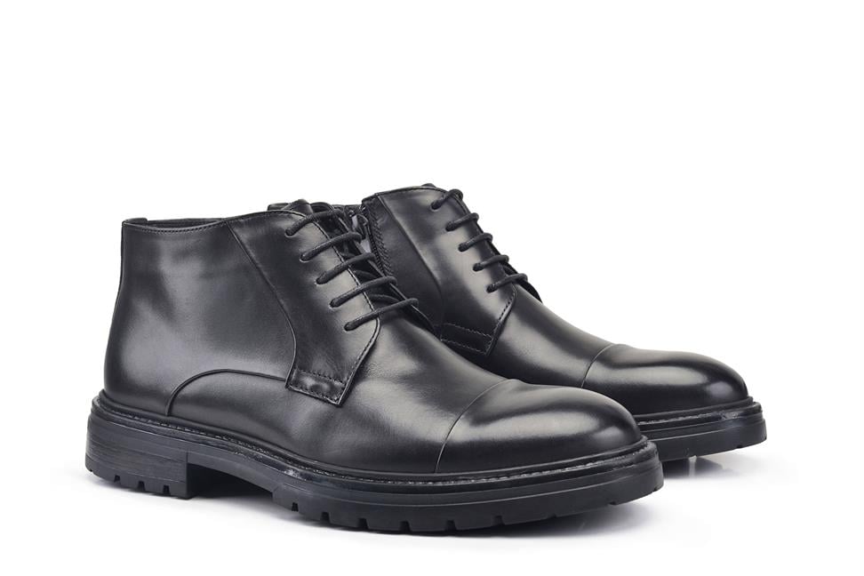 Siyah Bağcıklı Bot