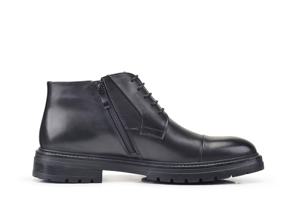 Siyah Bağcıklı Bot