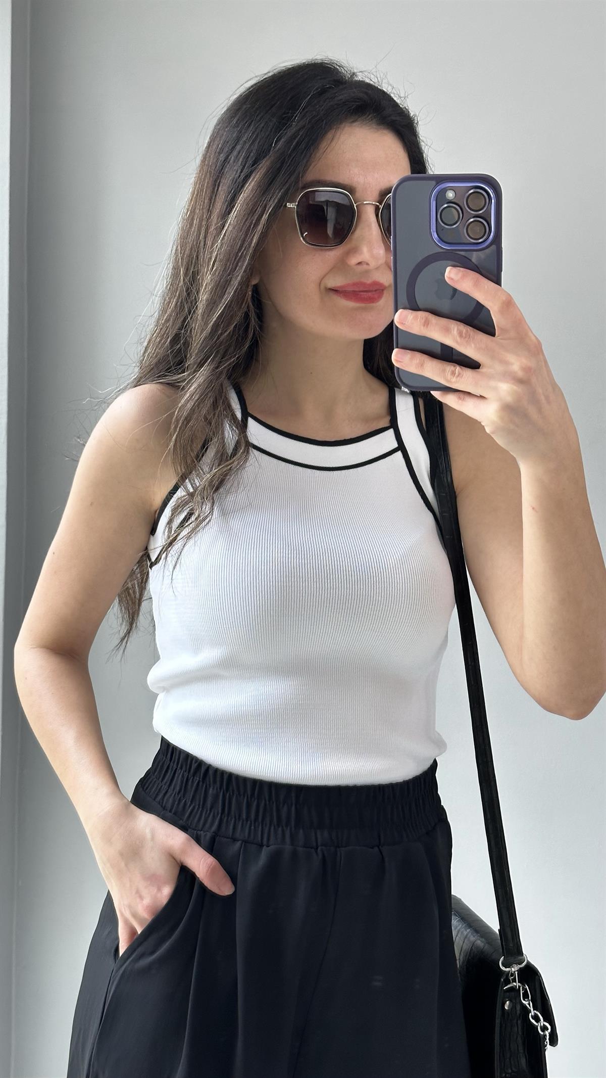 Beyaz Halter Yaka Çizgi Detay Atlet