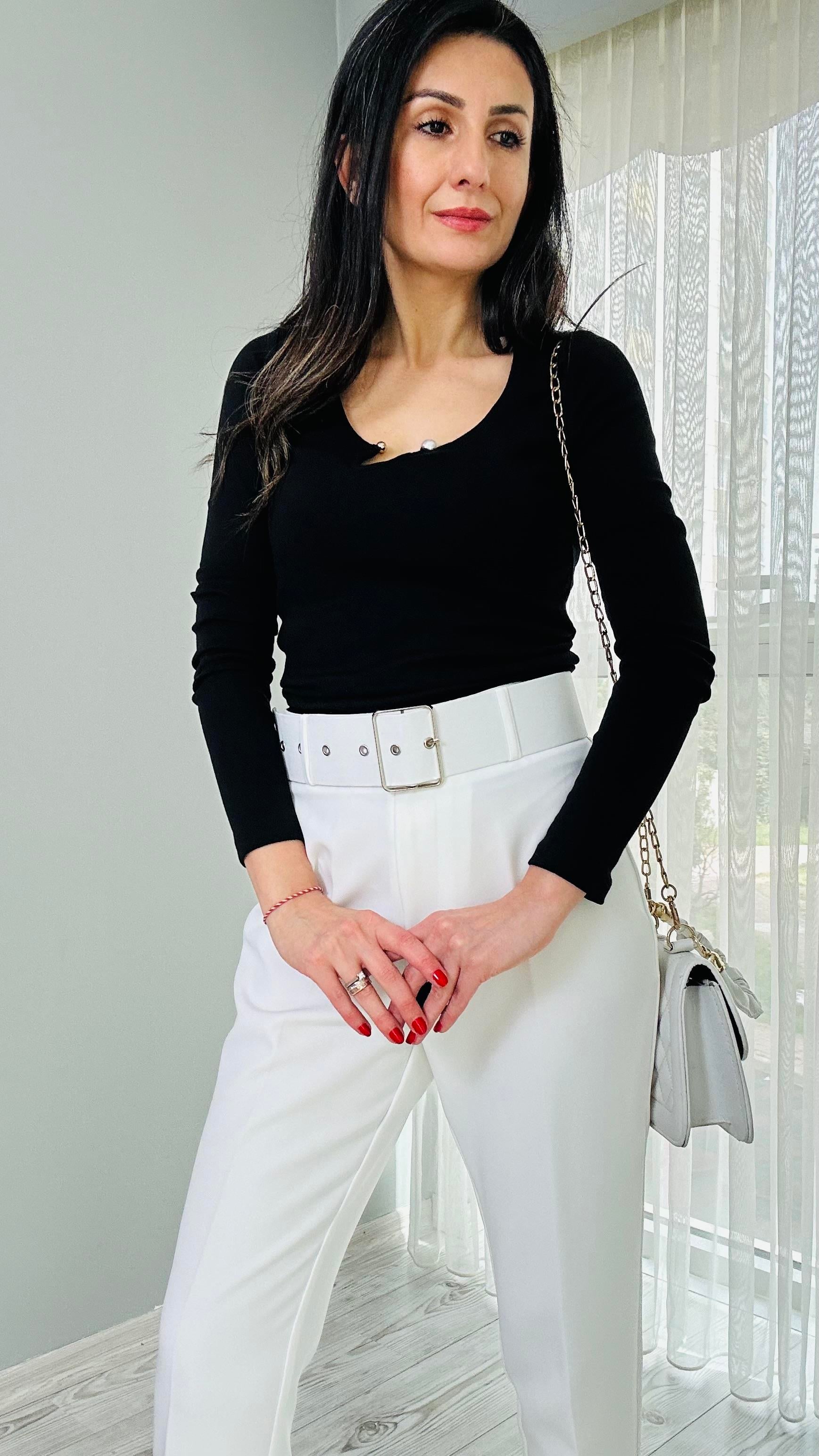 Siyah Önü İnci Demirli Bluz