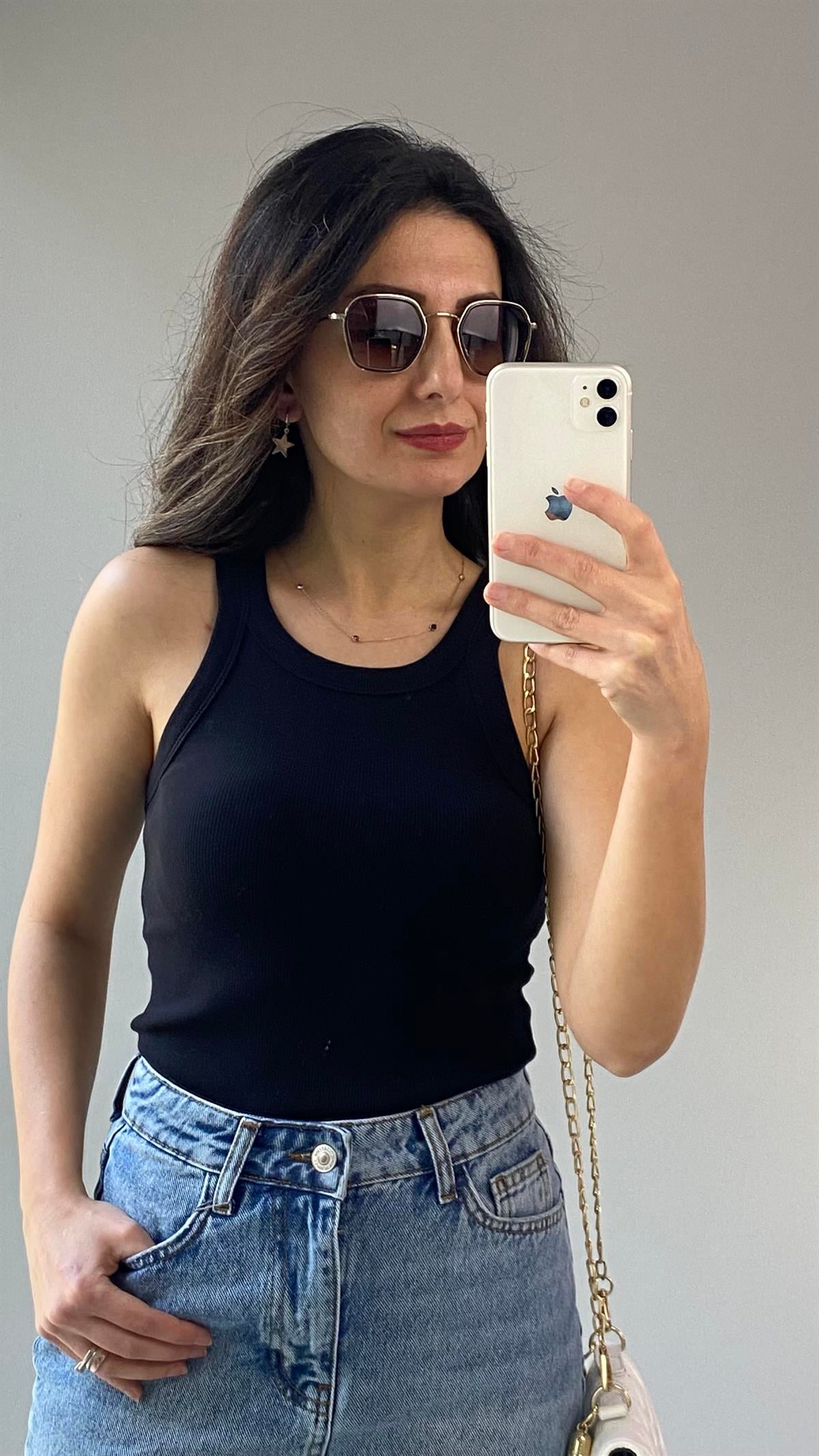 Siyah Halter Kesim Geniş Biyeli Atlet