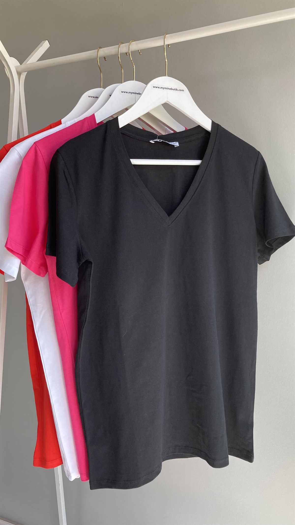 Siyah V Yaka Basic T-Shirt